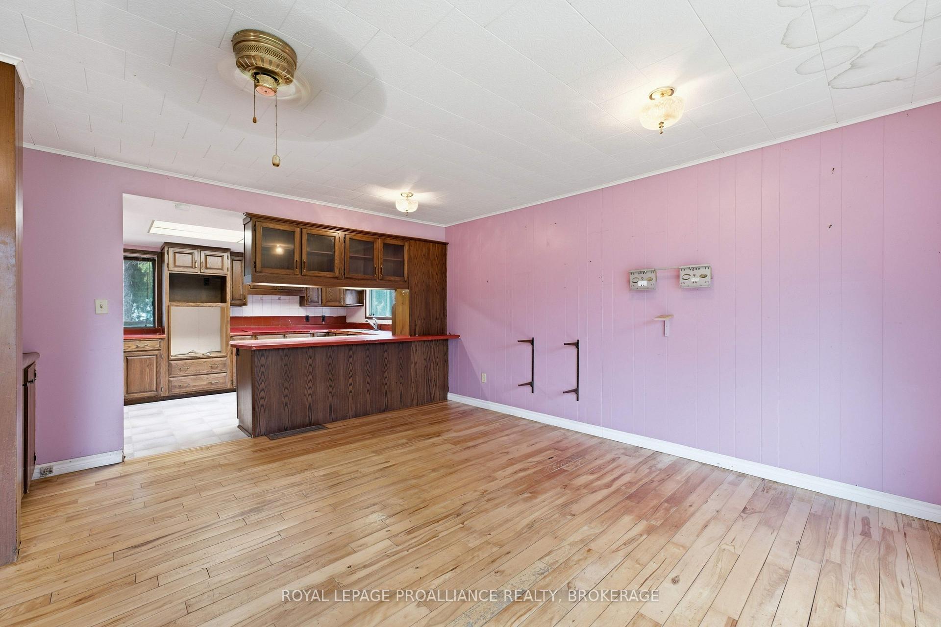 Photo 11 of 30 Elm Street, Gananoque, Gananoque — HOMEH