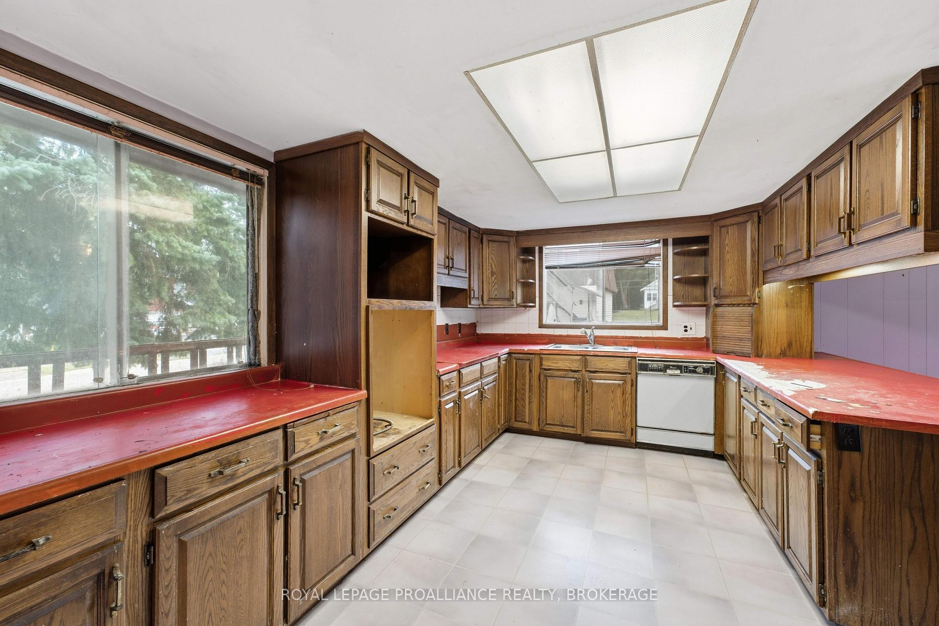 Photo 13 of 30 Elm Street, Gananoque, Gananoque — HOMEH