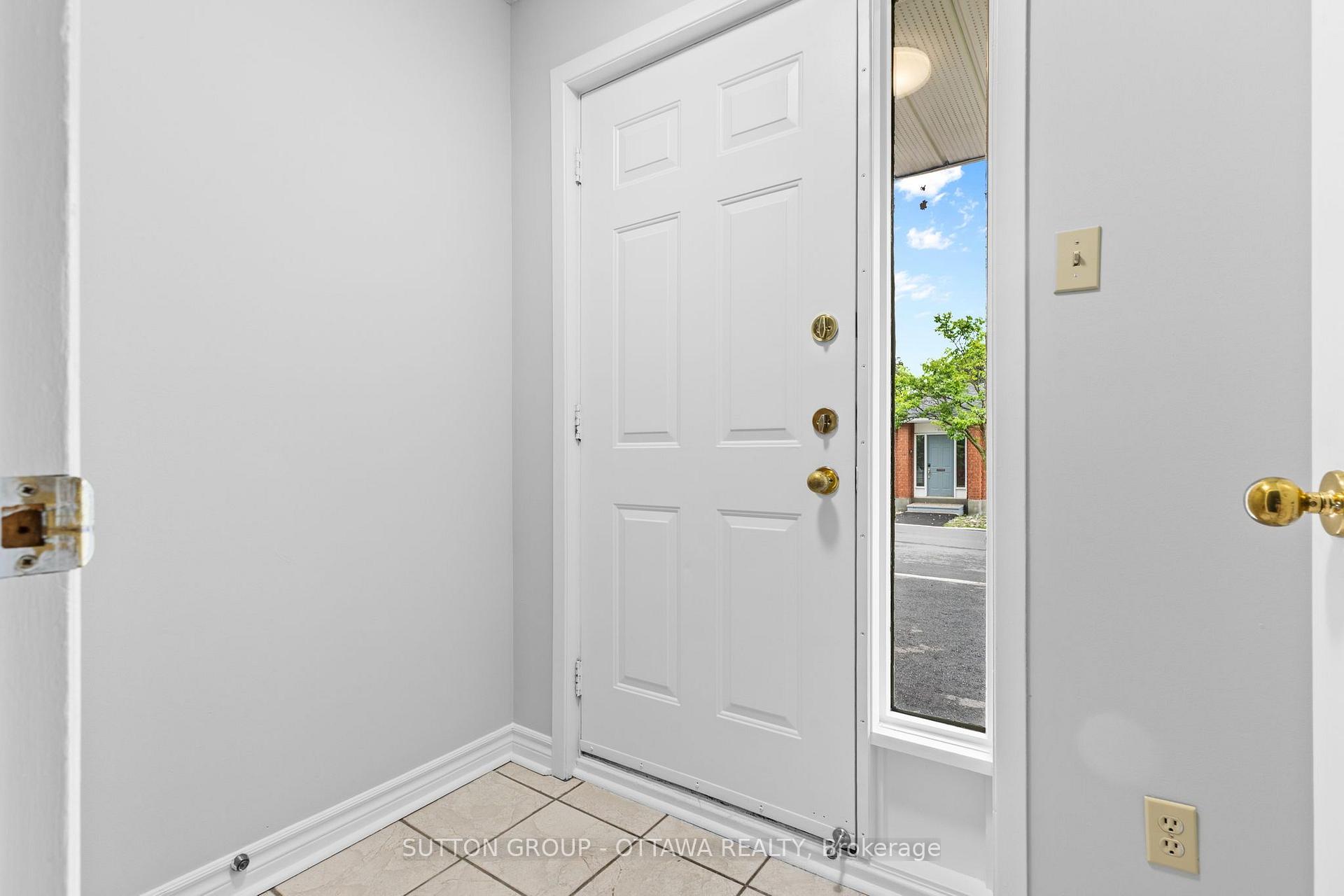 Photo 2 of Unit 14, 162 Rushford Private, Ottawa, Hunt Club Park/Greenboro — HOMEH