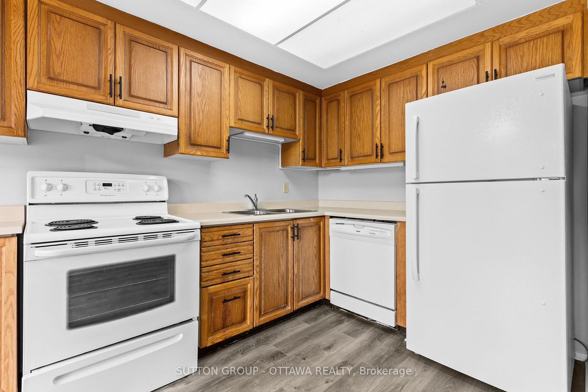 Photo 12 of Unit 14, 162 Rushford Private, Ottawa, Hunt Club Park/Greenboro — HOMEH