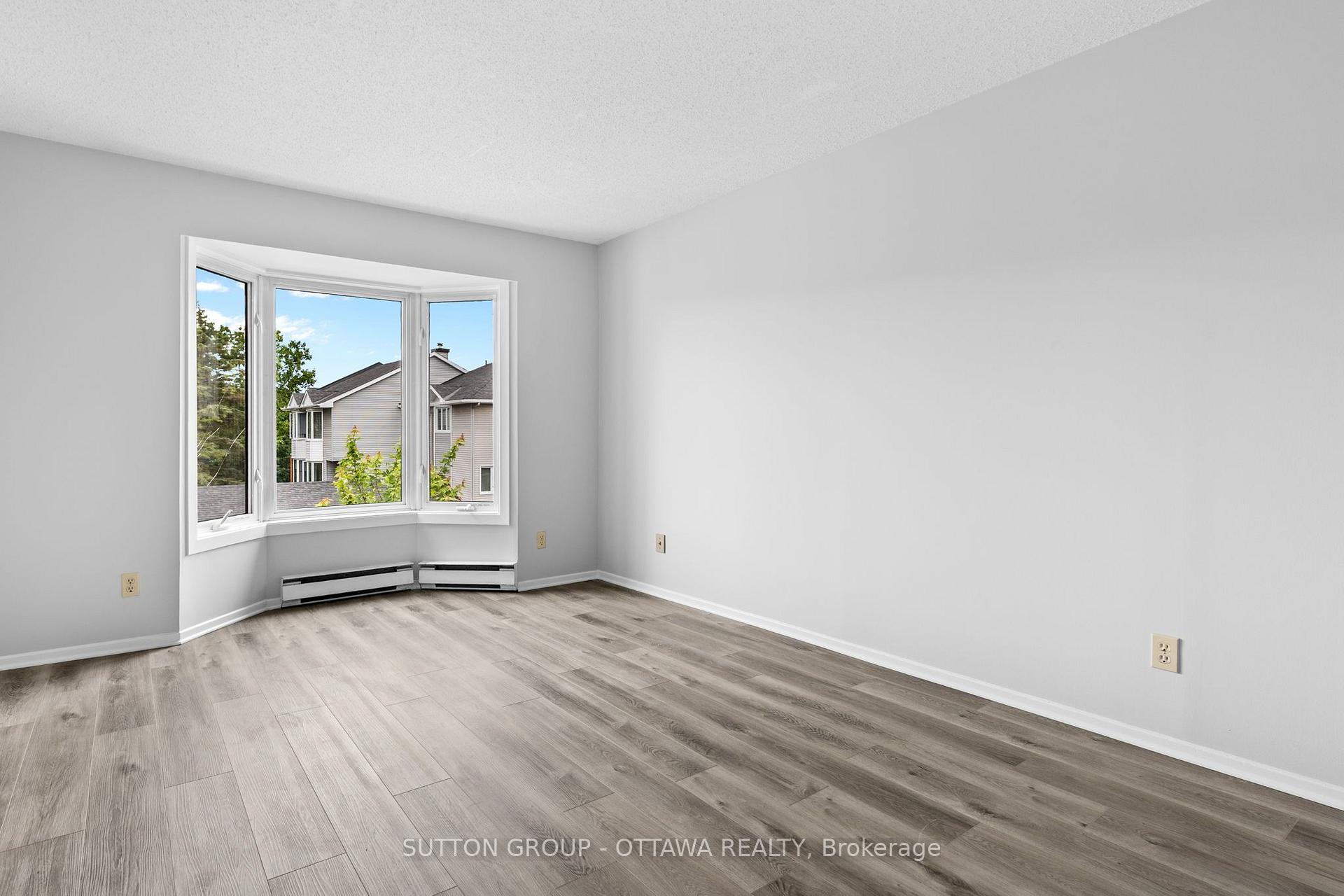 Photo 14 of Unit 14, 162 Rushford Private, Ottawa, Hunt Club Park/Greenboro — HOMEH