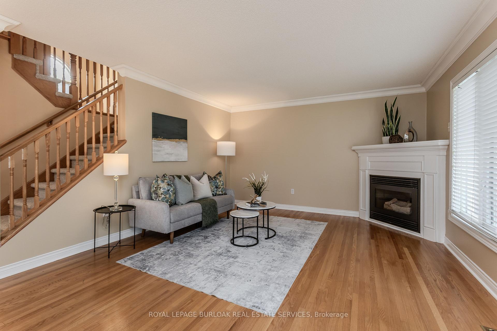 Photo 5 of 2010 Grovetree Lane, Burlington, Brant — HOMEH