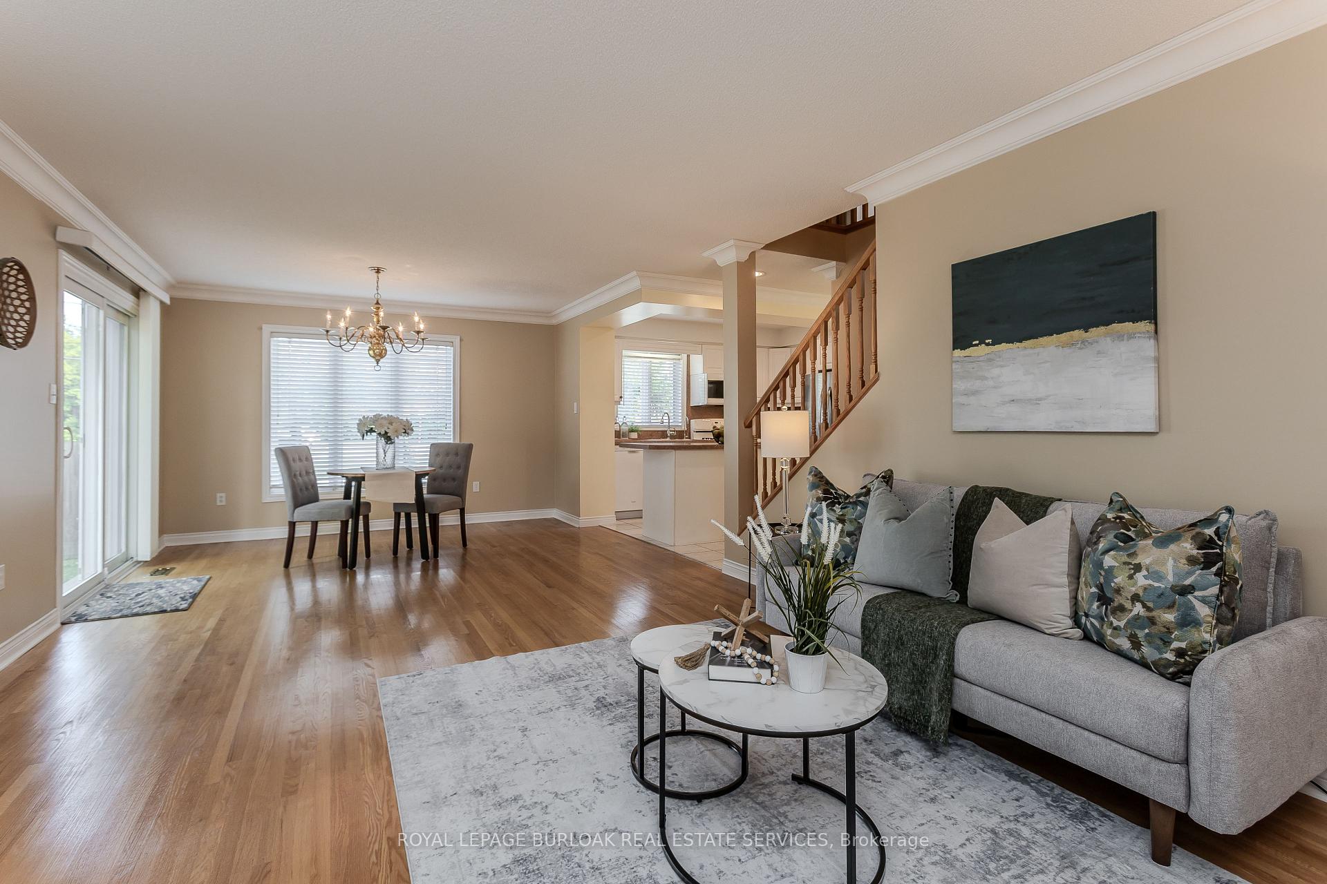 Photo 6 of 2010 Grovetree Lane, Burlington, Brant — HOMEH