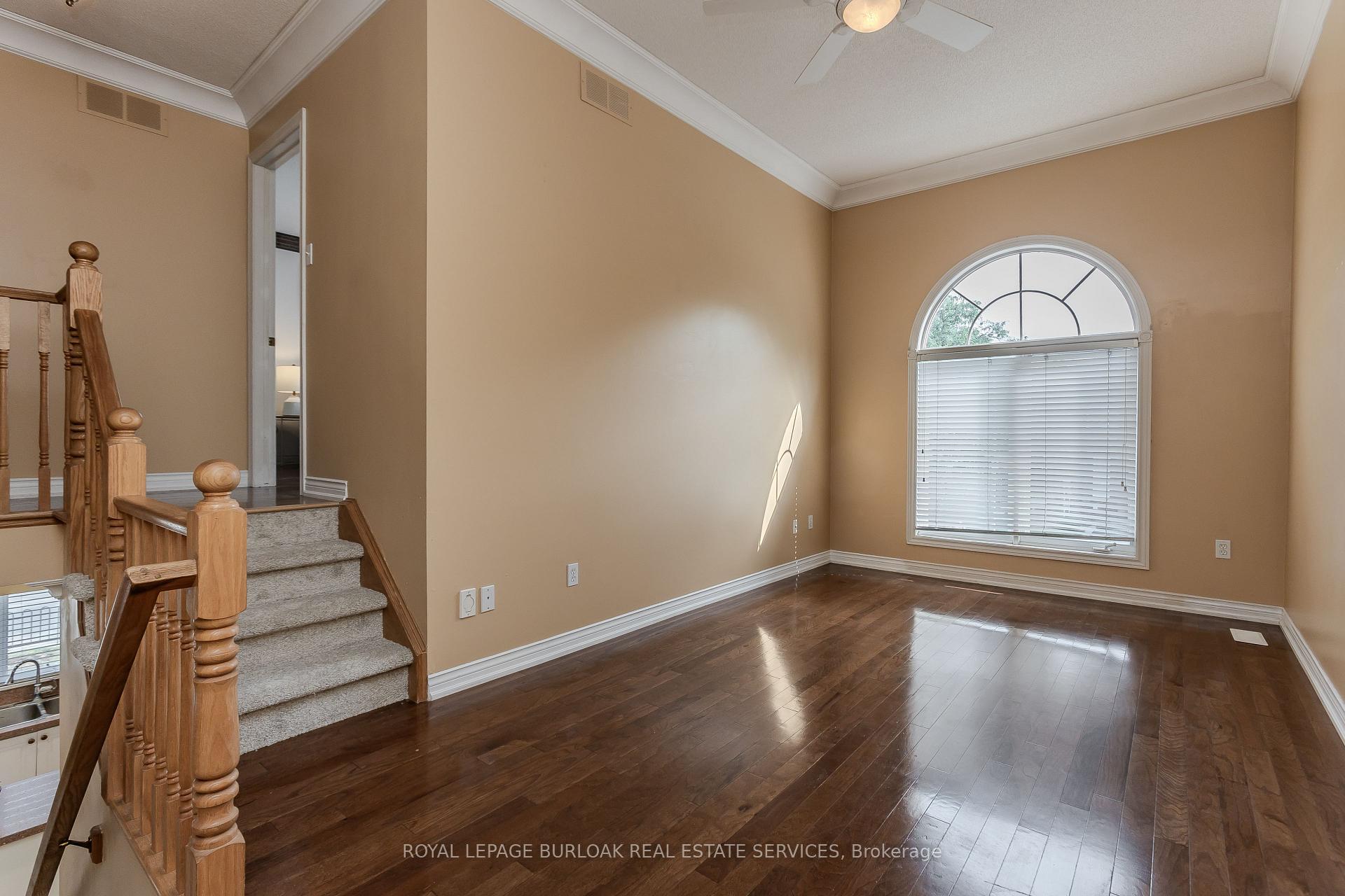 Photo 7 of 2010 Grovetree Lane, Burlington, Brant — HOMEH