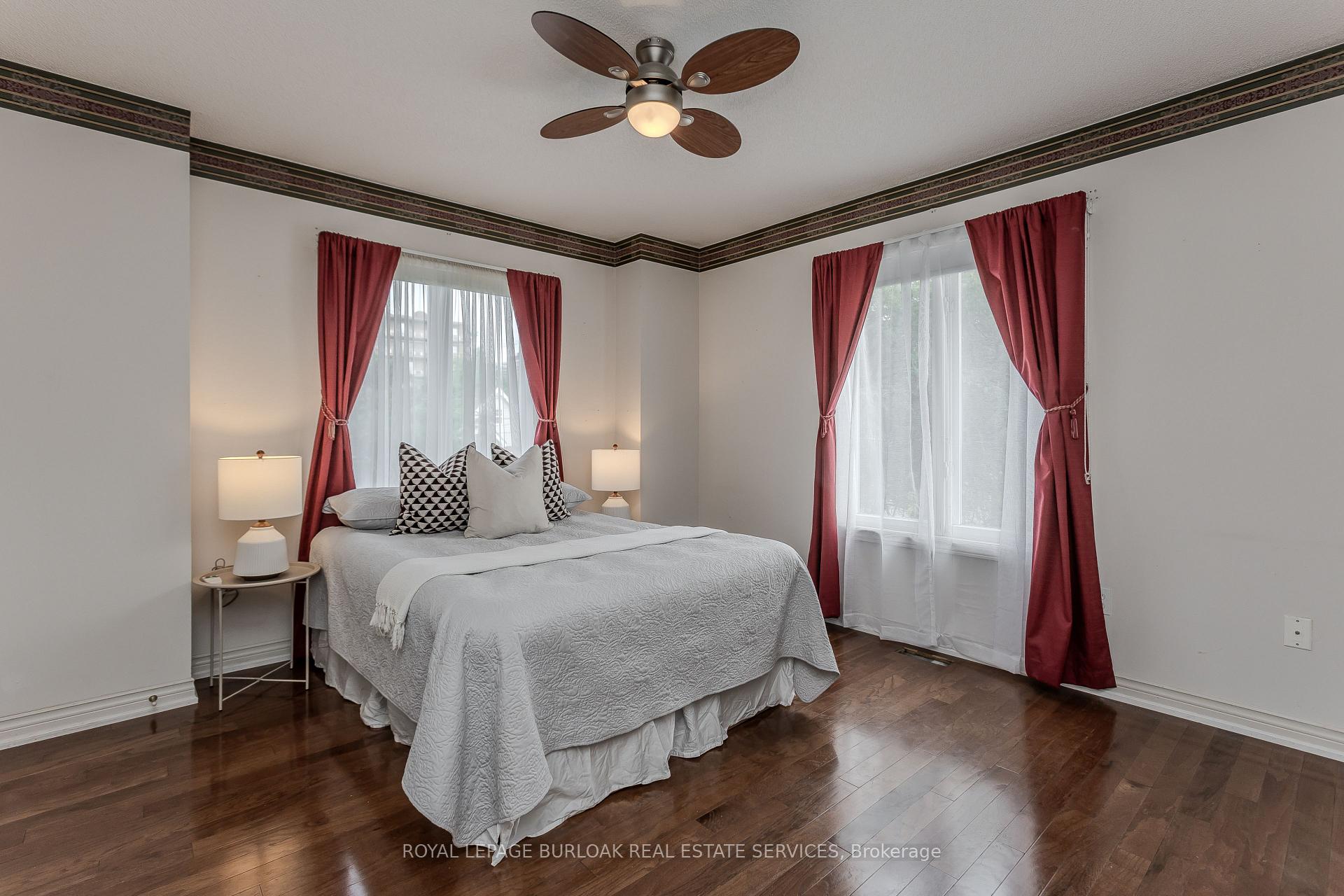Photo 13 of 2010 Grovetree Lane, Burlington, Brant — HOMEH