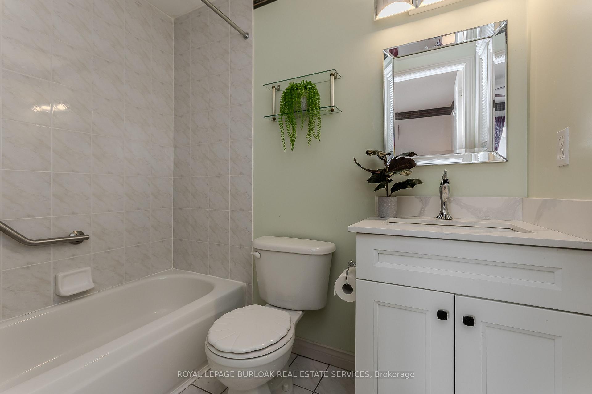 Photo 15 of 2010 Grovetree Lane, Burlington, Brant — HOMEH