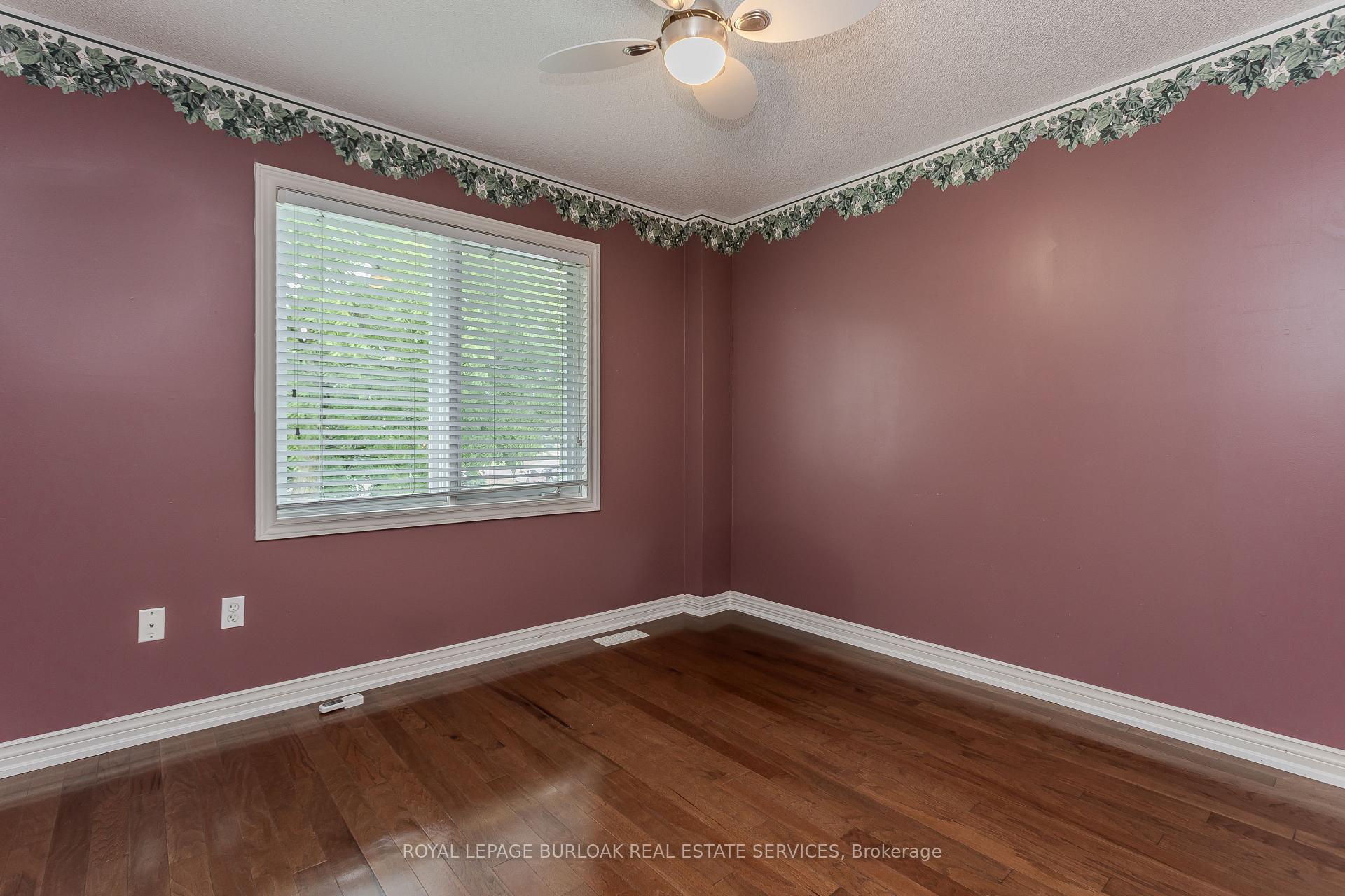 Photo 16 of 2010 Grovetree Lane, Burlington, Brant — HOMEH