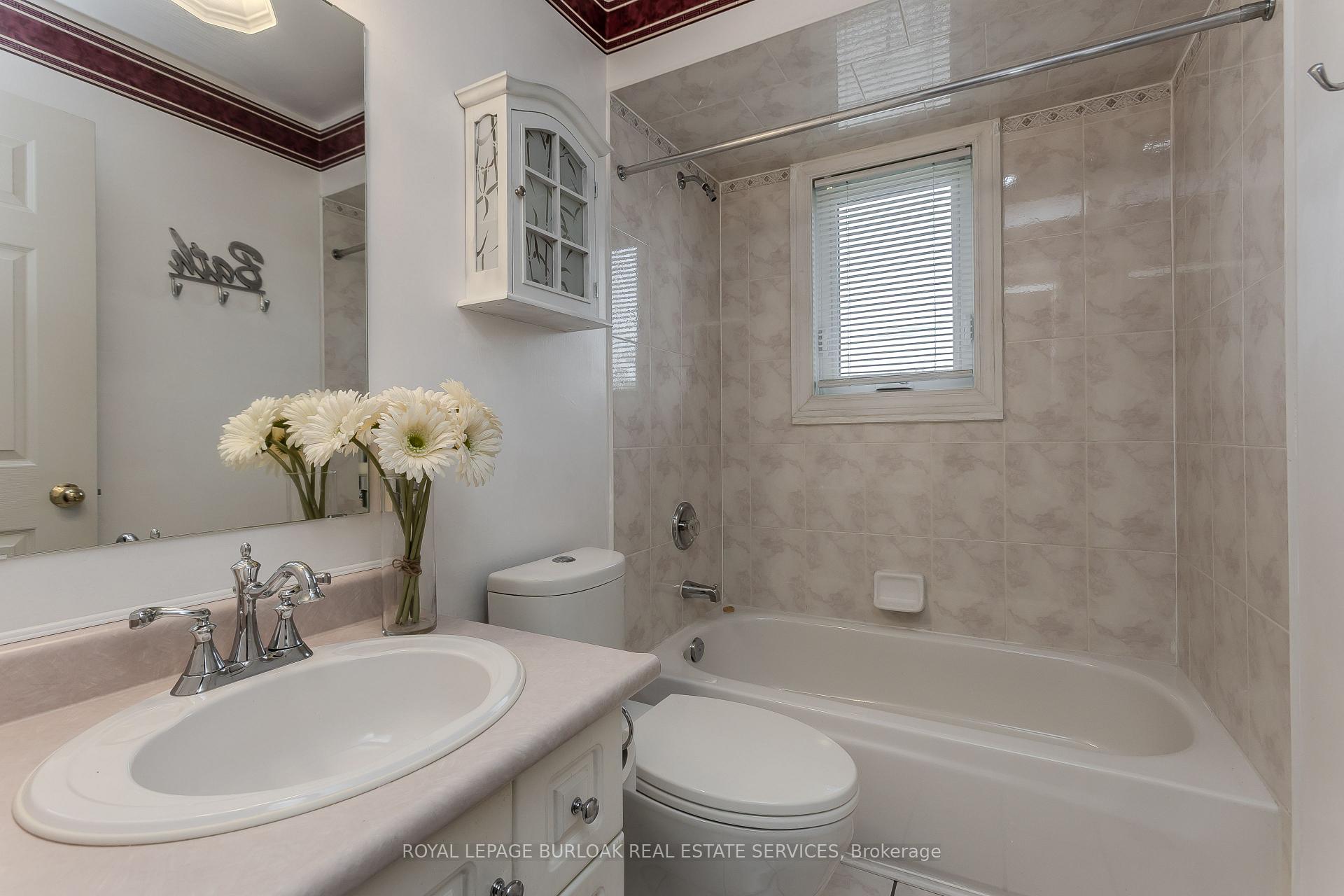 Photo 18 of 2010 Grovetree Lane, Burlington, Brant — HOMEH