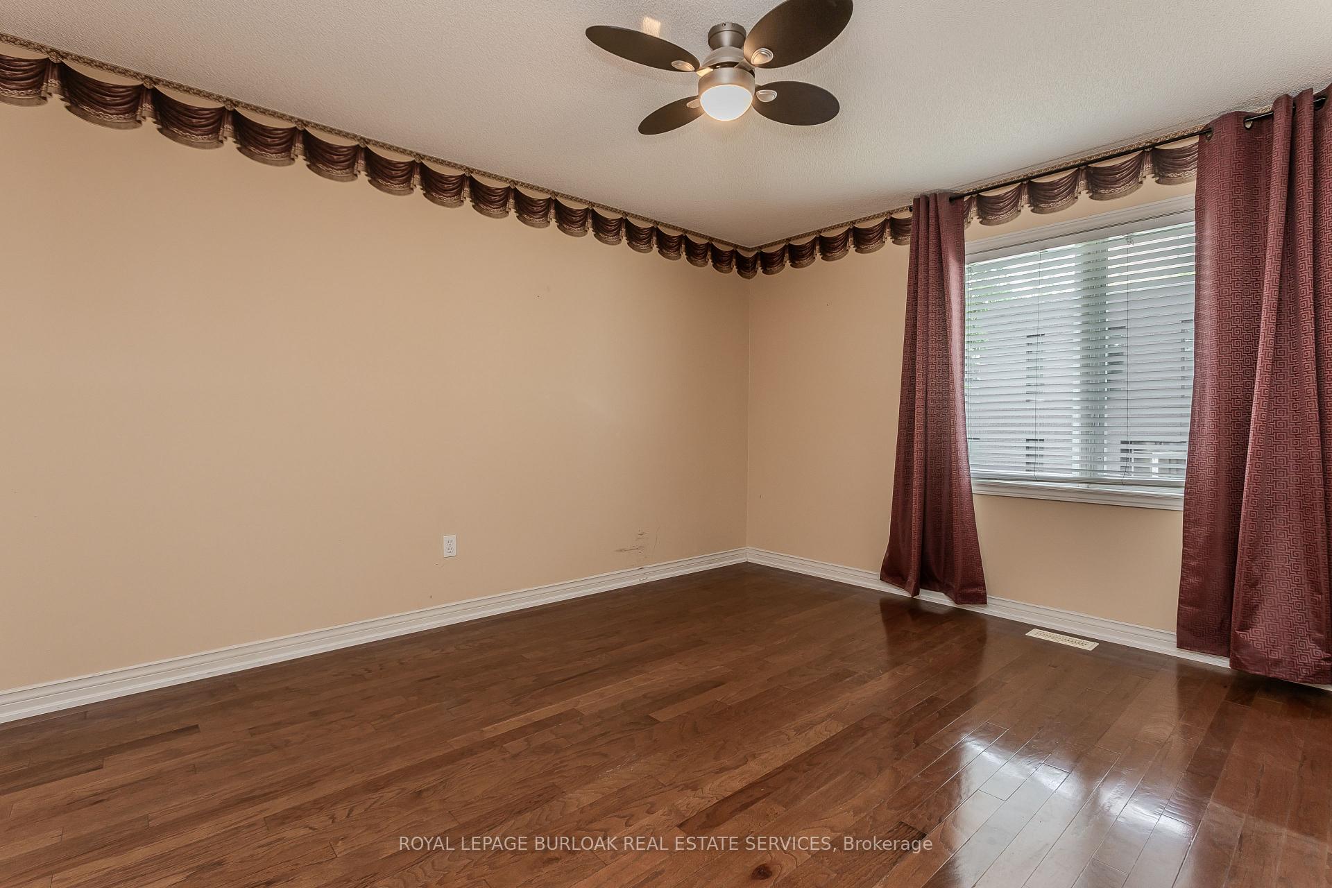 Photo 19 of 2010 Grovetree Lane, Burlington, Brant — HOMEH
