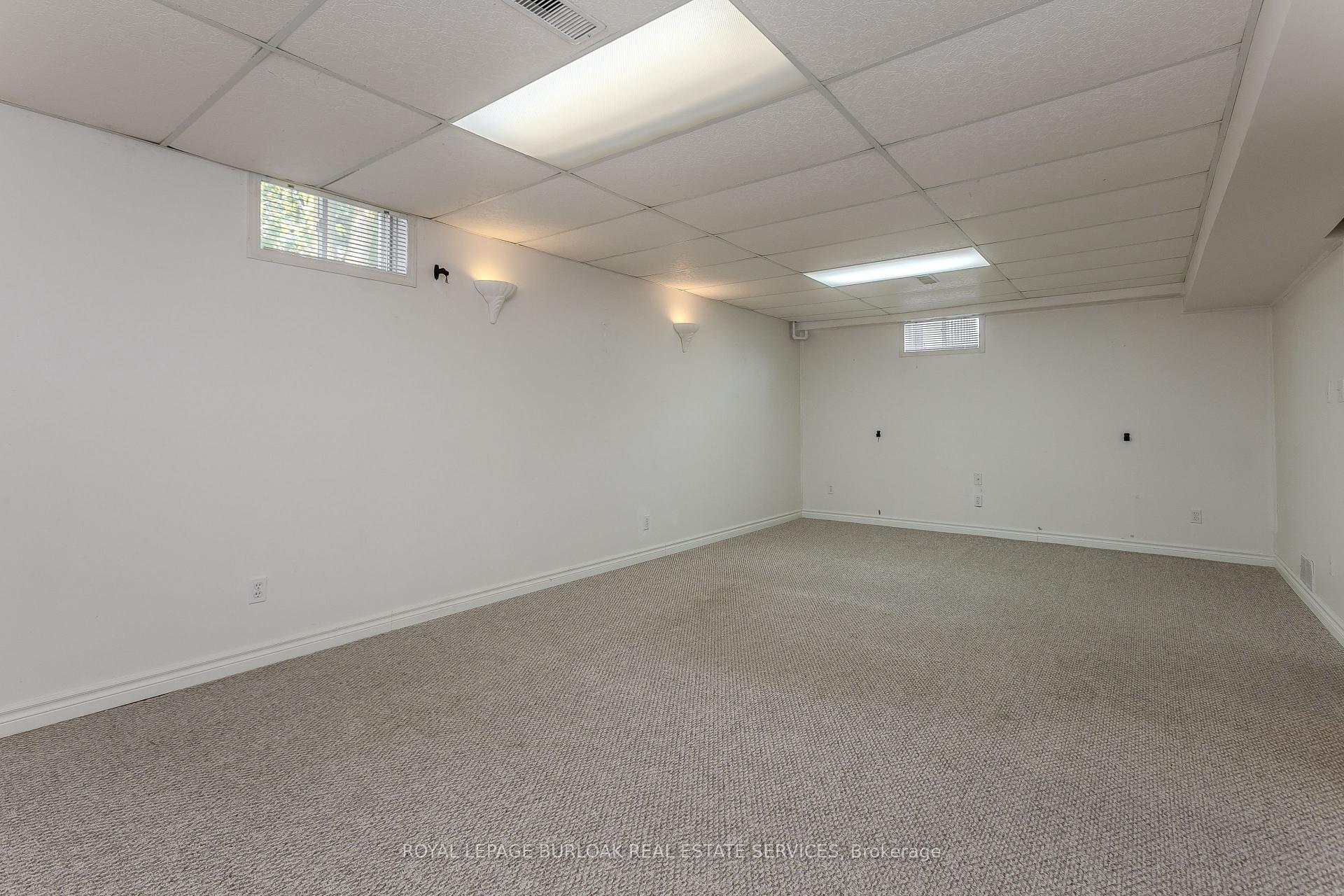 Photo 23 of 2010 Grovetree Lane, Burlington, Brant — HOMEH