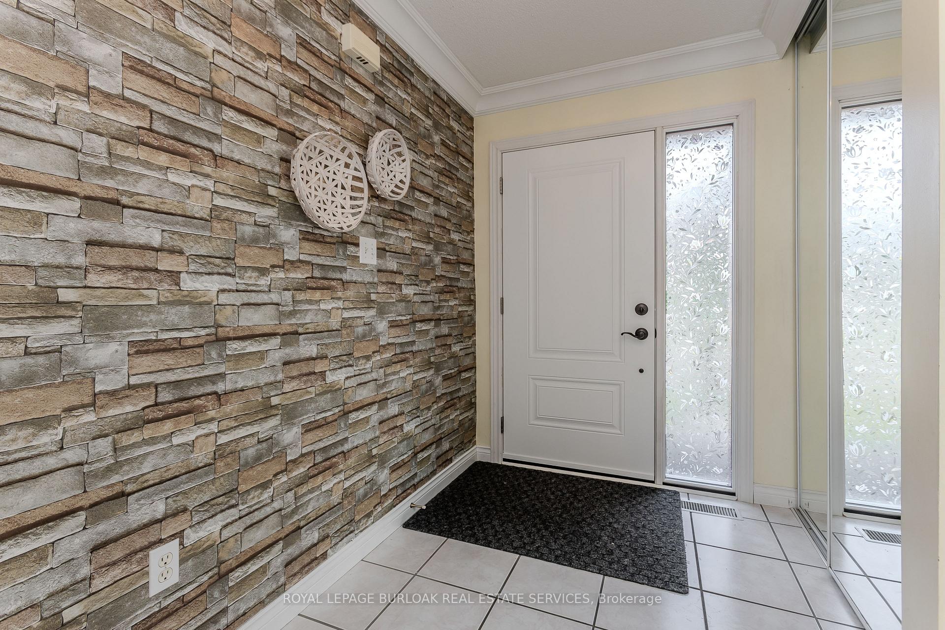 Photo 24 of 2010 Grovetree Lane, Burlington, Brant — HOMEH