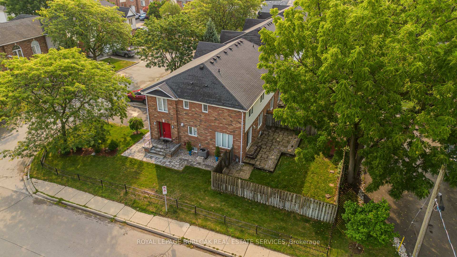 Photo 29 of 2010 Grovetree Lane, Burlington, Brant — HOMEH