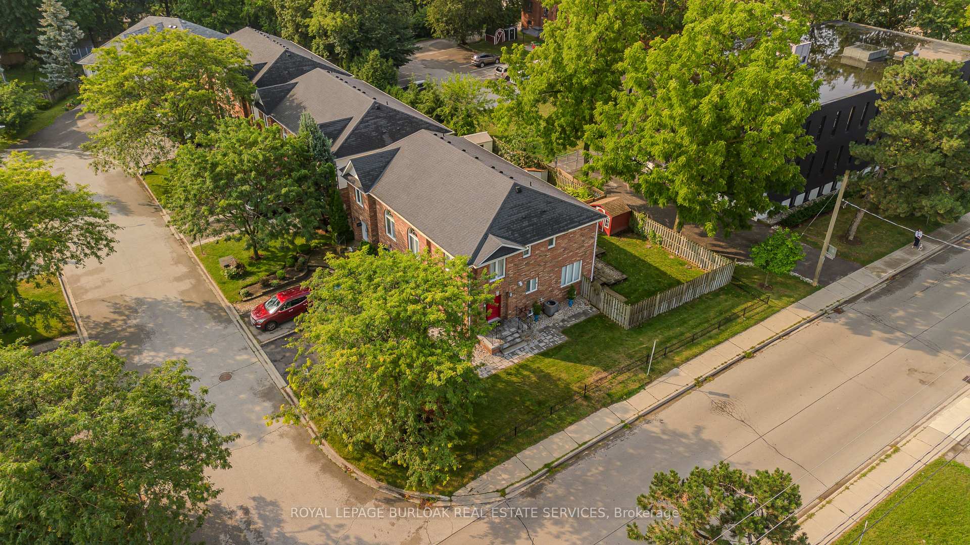 Photo 30 of 2010 Grovetree Lane, Burlington, Brant — HOMEH