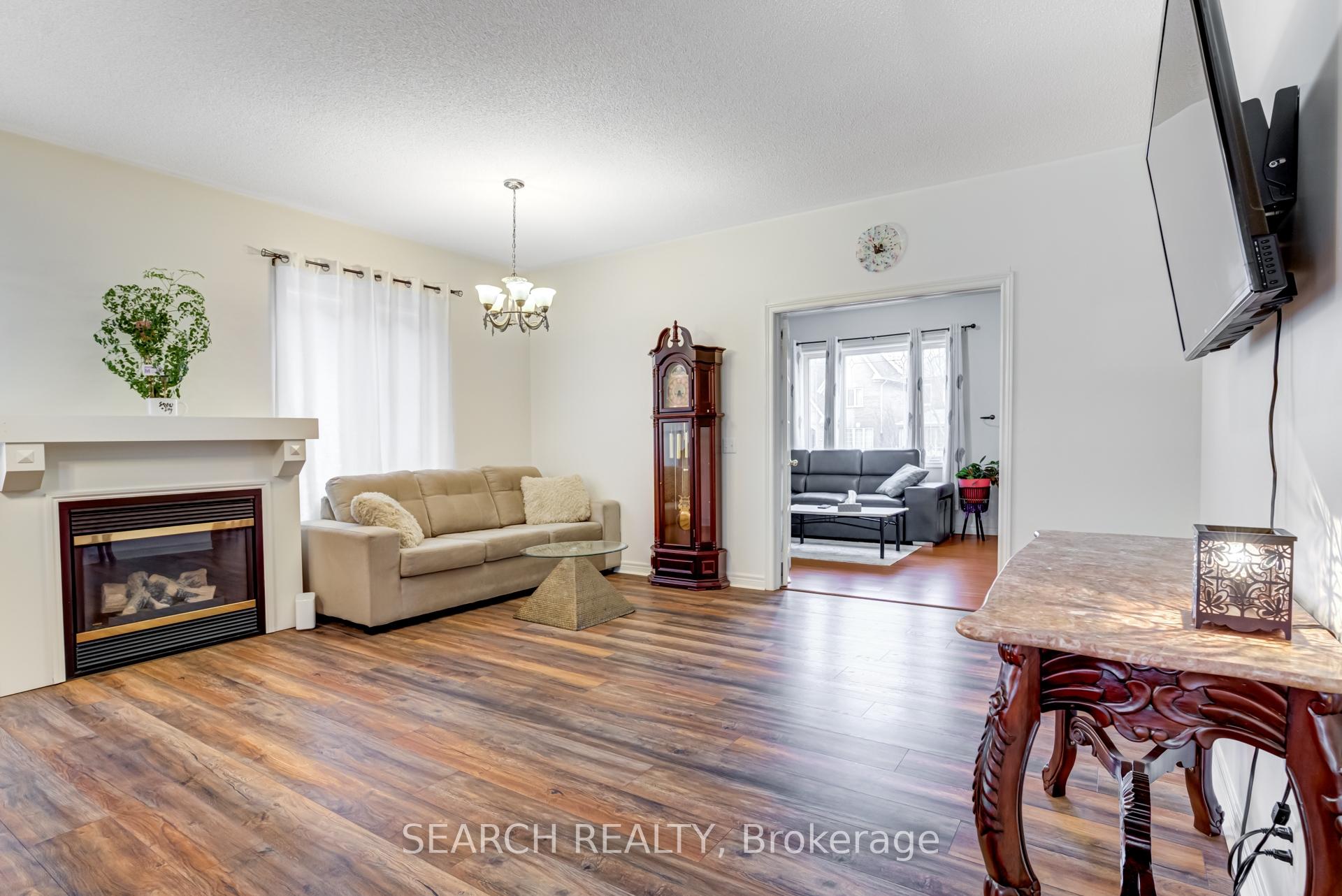 Photo 7 of 19 Treeline Boulevard, Brampton, Vales of Castlemore North — HOMEH