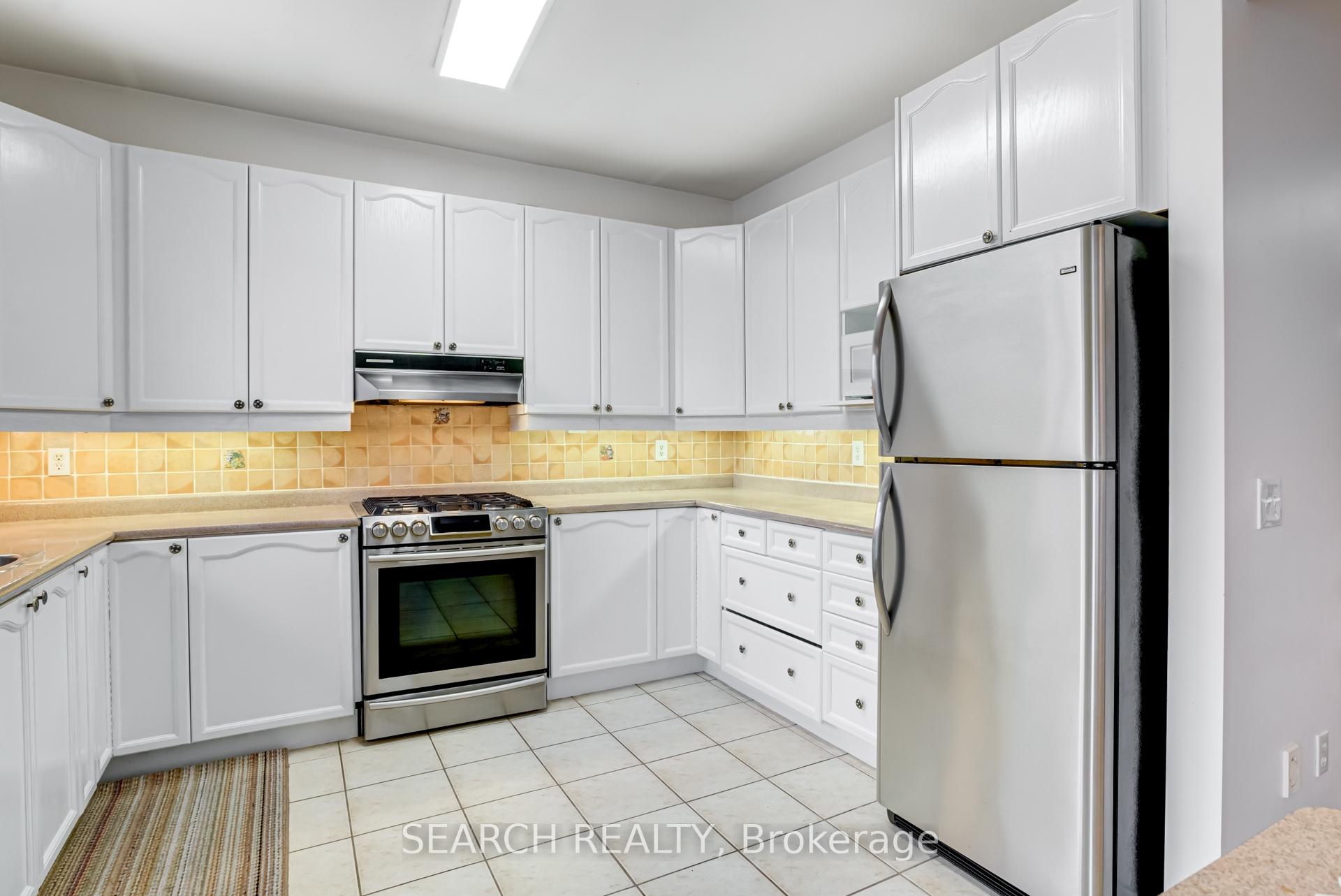 Photo 13 of 19 Treeline Boulevard, Brampton, Vales of Castlemore North — HOMEH