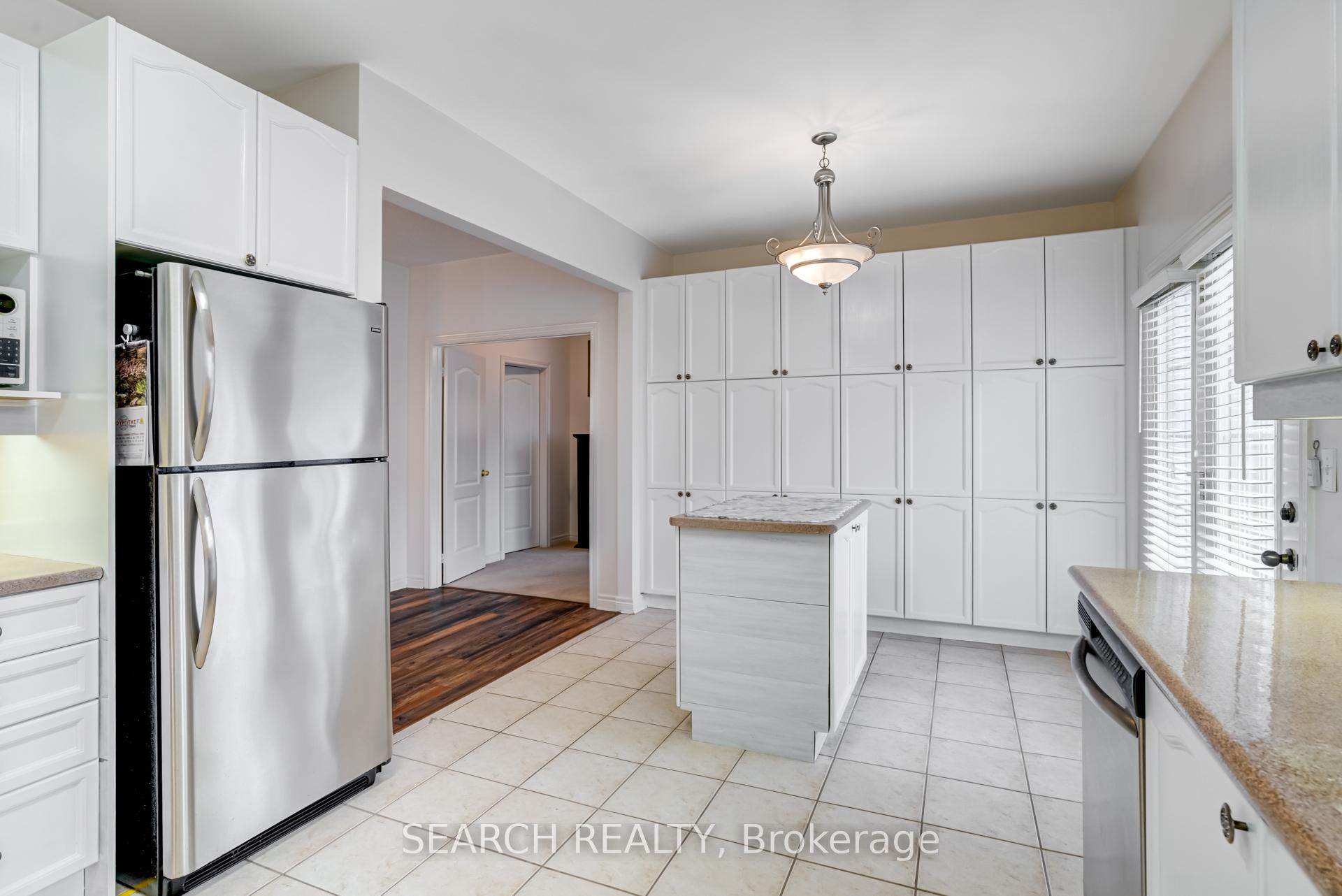 Photo 14 of 19 Treeline Boulevard, Brampton, Vales of Castlemore North — HOMEH