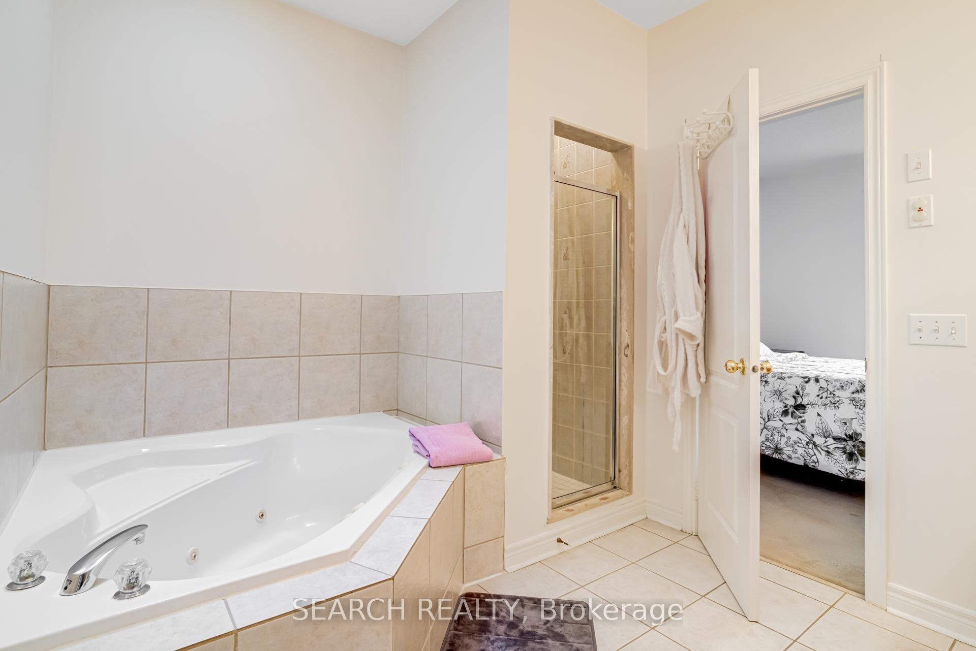 Photo 19 of 19 Treeline Boulevard, Brampton, Vales of Castlemore North — HOMEH