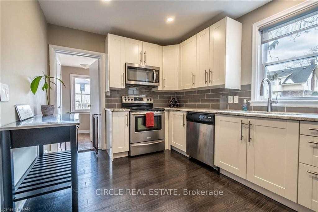 Photo 2 of 4 Chelsea Street, St. Catharines, E. Chester — HOMEH