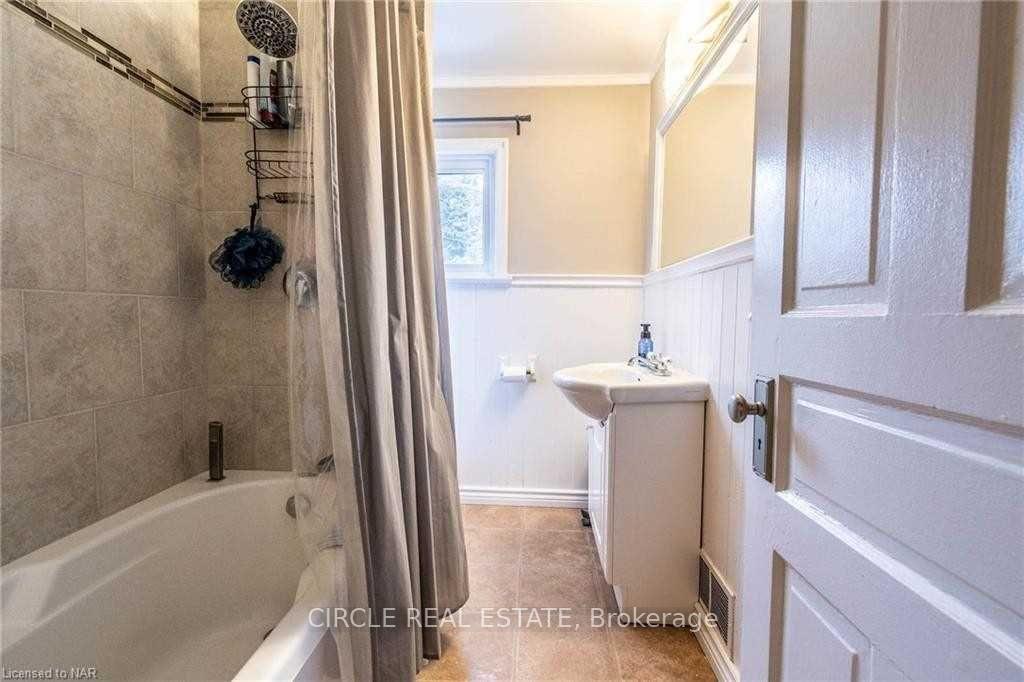Photo 12 of 4 Chelsea Street, St. Catharines, E. Chester — HOMEH
