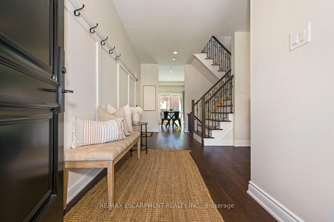 Photo 2 of 33 Dewsbury Way, Hamilton, Stoney Creek — HOMEH