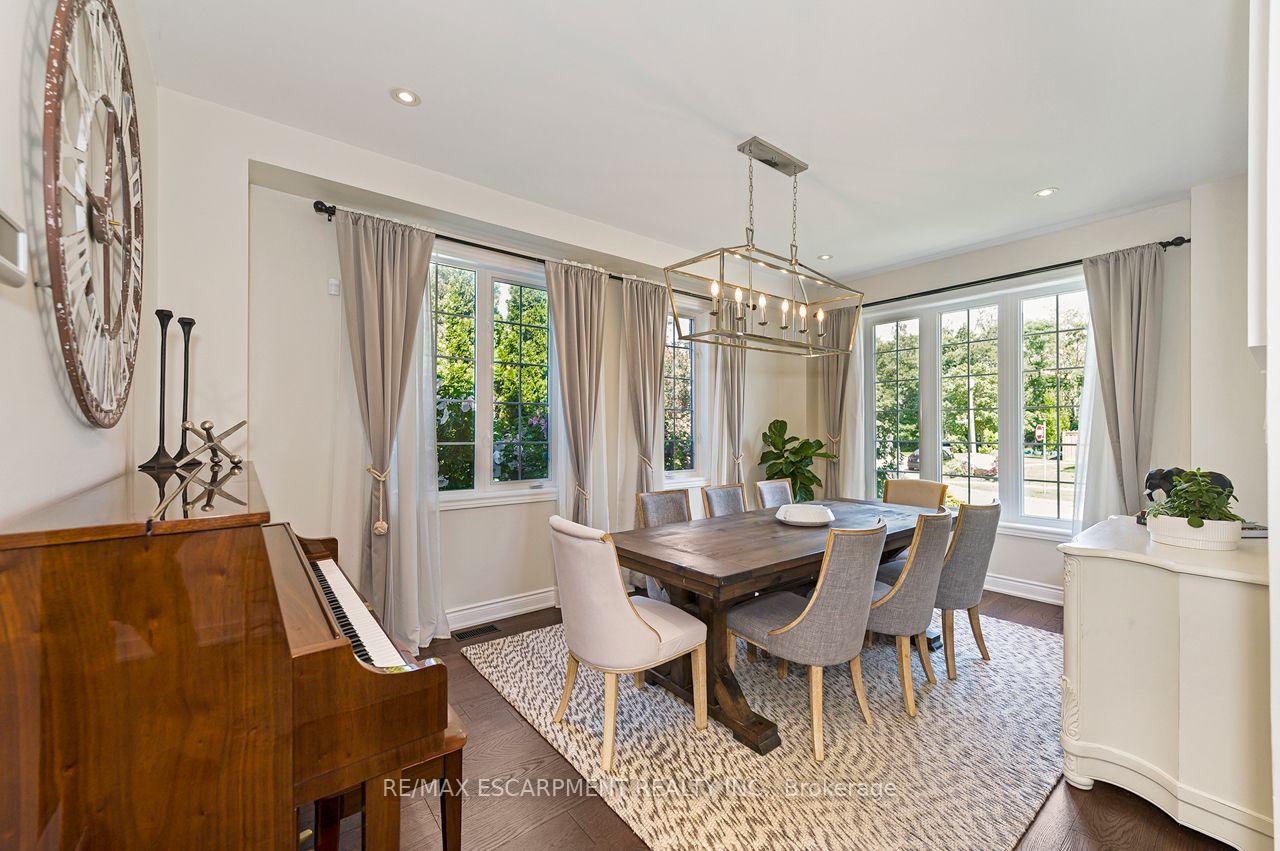 Photo 4 of 33 Dewsbury Way, Hamilton, Stoney Creek — HOMEH