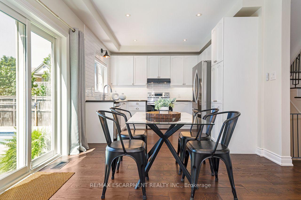 Photo 7 of 33 Dewsbury Way, Hamilton, Stoney Creek — HOMEH