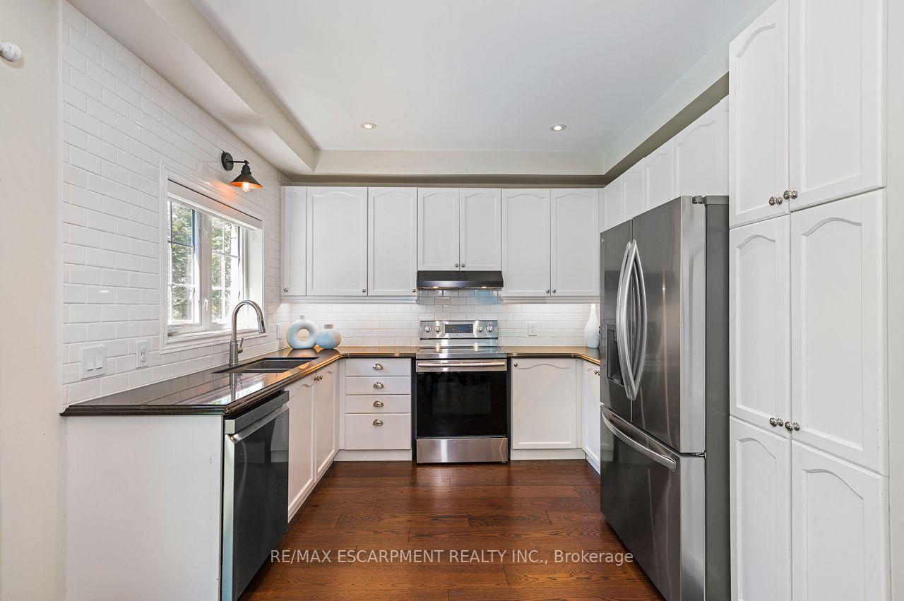 Photo 8 of 33 Dewsbury Way, Hamilton, Stoney Creek — HOMEH