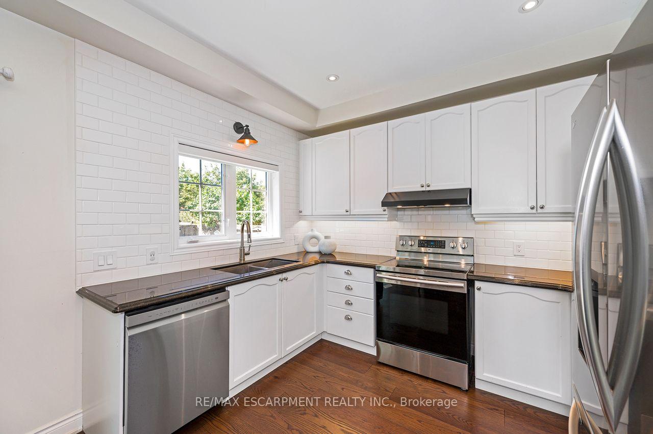 Photo 9 of 33 Dewsbury Way, Hamilton, Stoney Creek — HOMEH