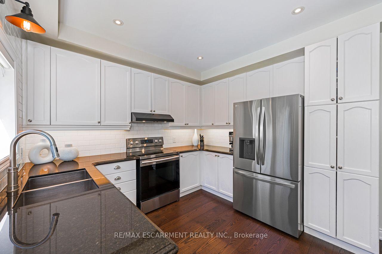 Photo 10 of 33 Dewsbury Way, Hamilton, Stoney Creek — HOMEH
