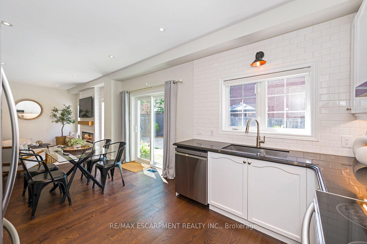 Photo 11 of 33 Dewsbury Way, Hamilton, Stoney Creek — HOMEH