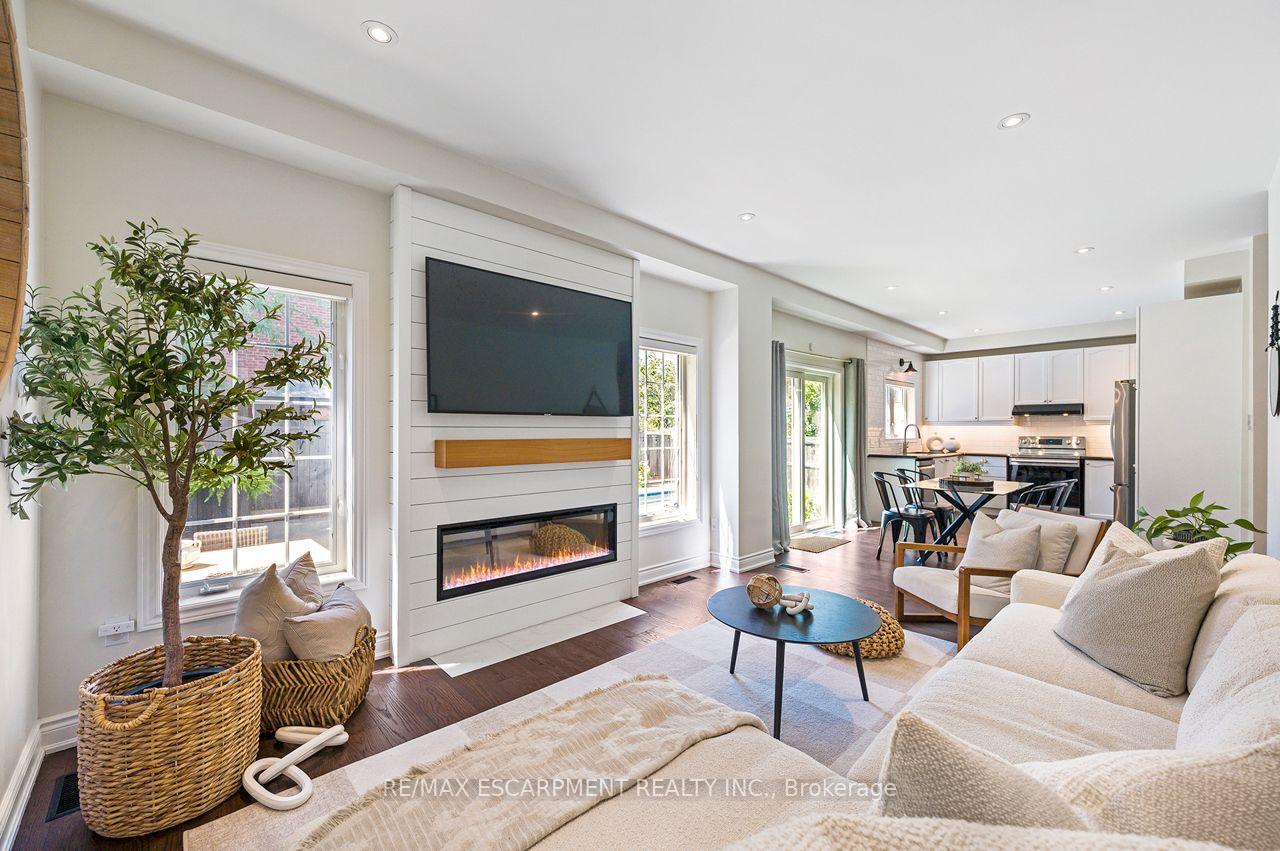 Photo 13 of 33 Dewsbury Way, Hamilton, Stoney Creek — HOMEH