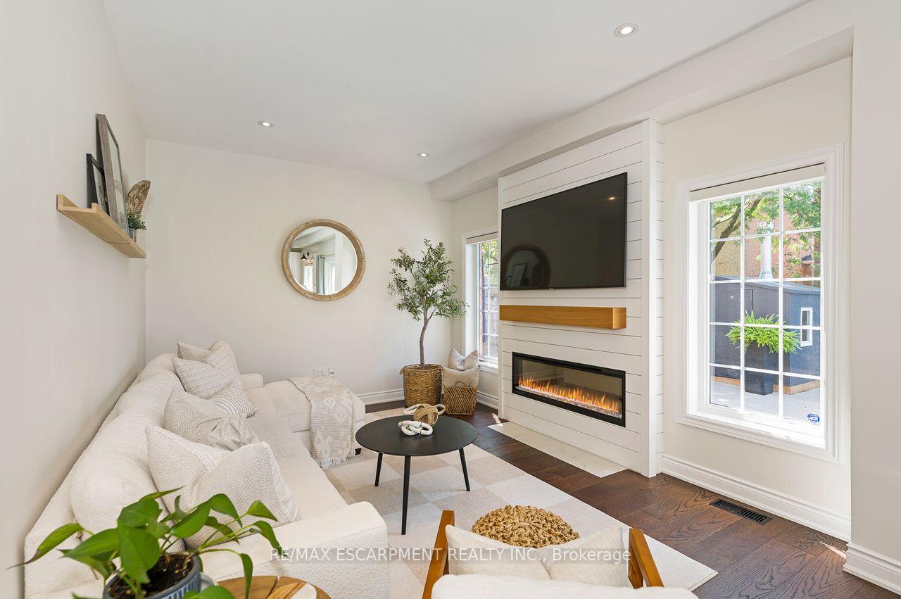Photo 15 of 33 Dewsbury Way, Hamilton, Stoney Creek — HOMEH