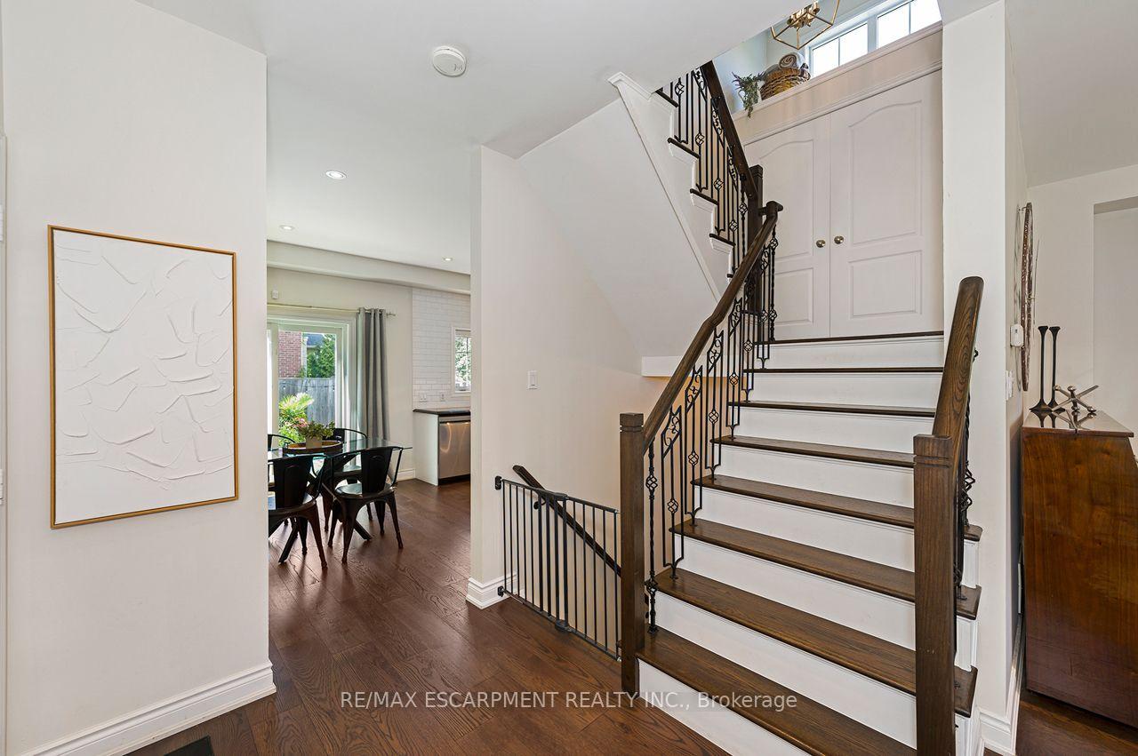 Photo 16 of 33 Dewsbury Way, Hamilton, Stoney Creek — HOMEH
