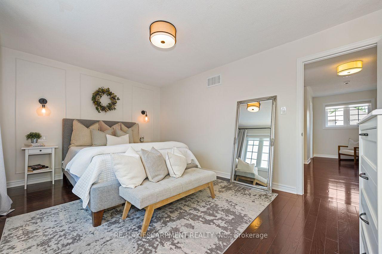 Photo 18 of 33 Dewsbury Way, Hamilton, Stoney Creek — HOMEH