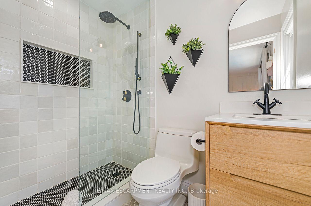 Photo 20 of 33 Dewsbury Way, Hamilton, Stoney Creek — HOMEH