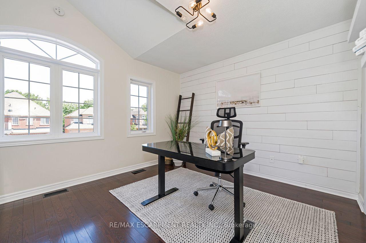 Photo 24 of 33 Dewsbury Way, Hamilton, Stoney Creek — HOMEH