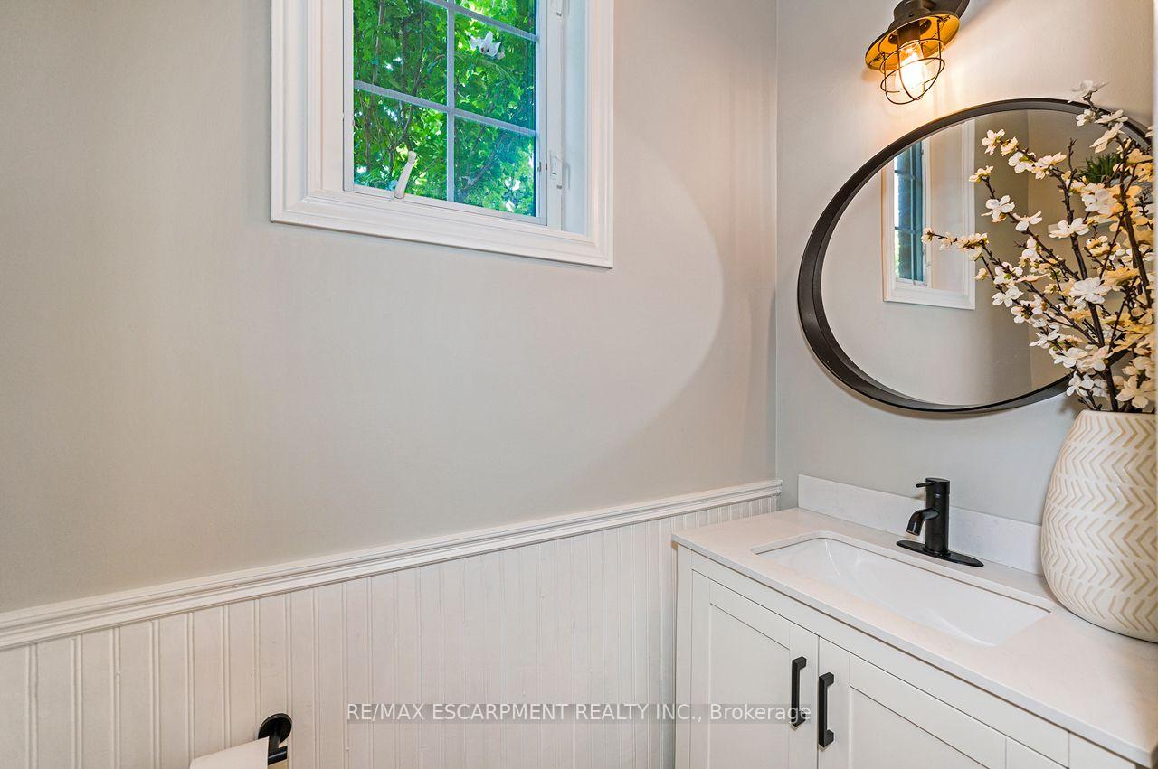 Photo 26 of 33 Dewsbury Way, Hamilton, Stoney Creek — HOMEH
