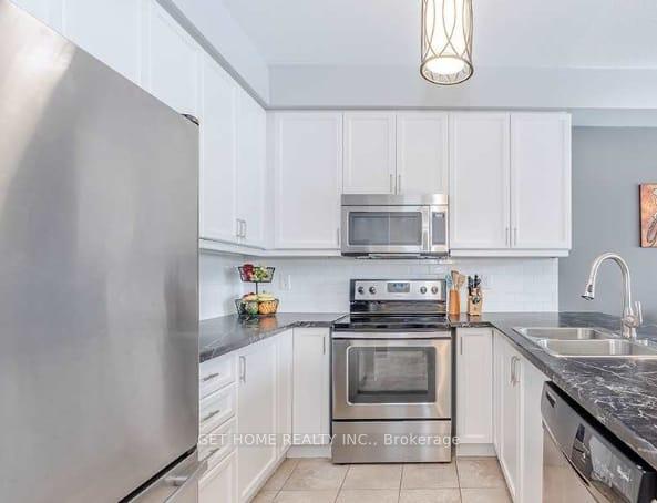 Photo 3 of 37 Pearcey Crescent, Barrie, West Bayfield — HOMEH