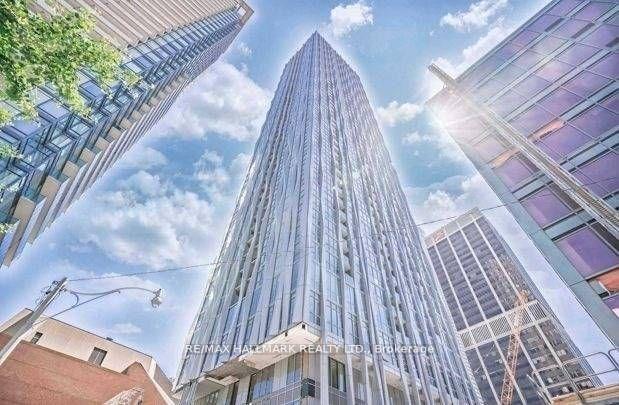 Front of Unit 2511, 1 Yorkville Avenue