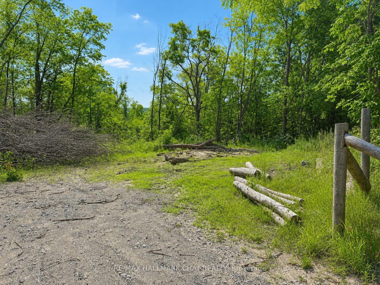 Photo 3 of 241 Mountain Avenue, Tay, Waubaushene — HOMEH