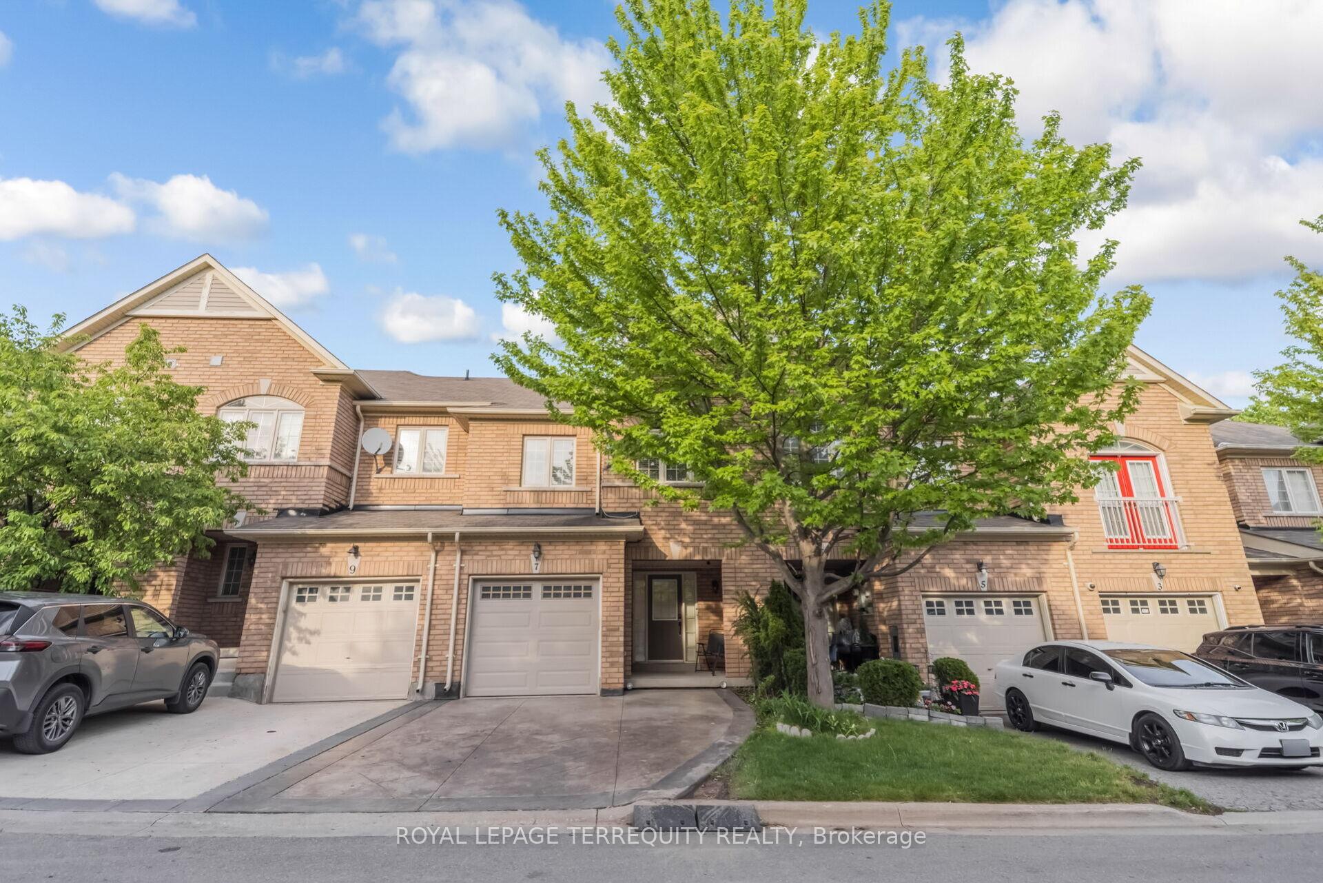 Photo 1 of 7 Bamboo Grove, Brampton, Sandringham-Wellington — HOMEH