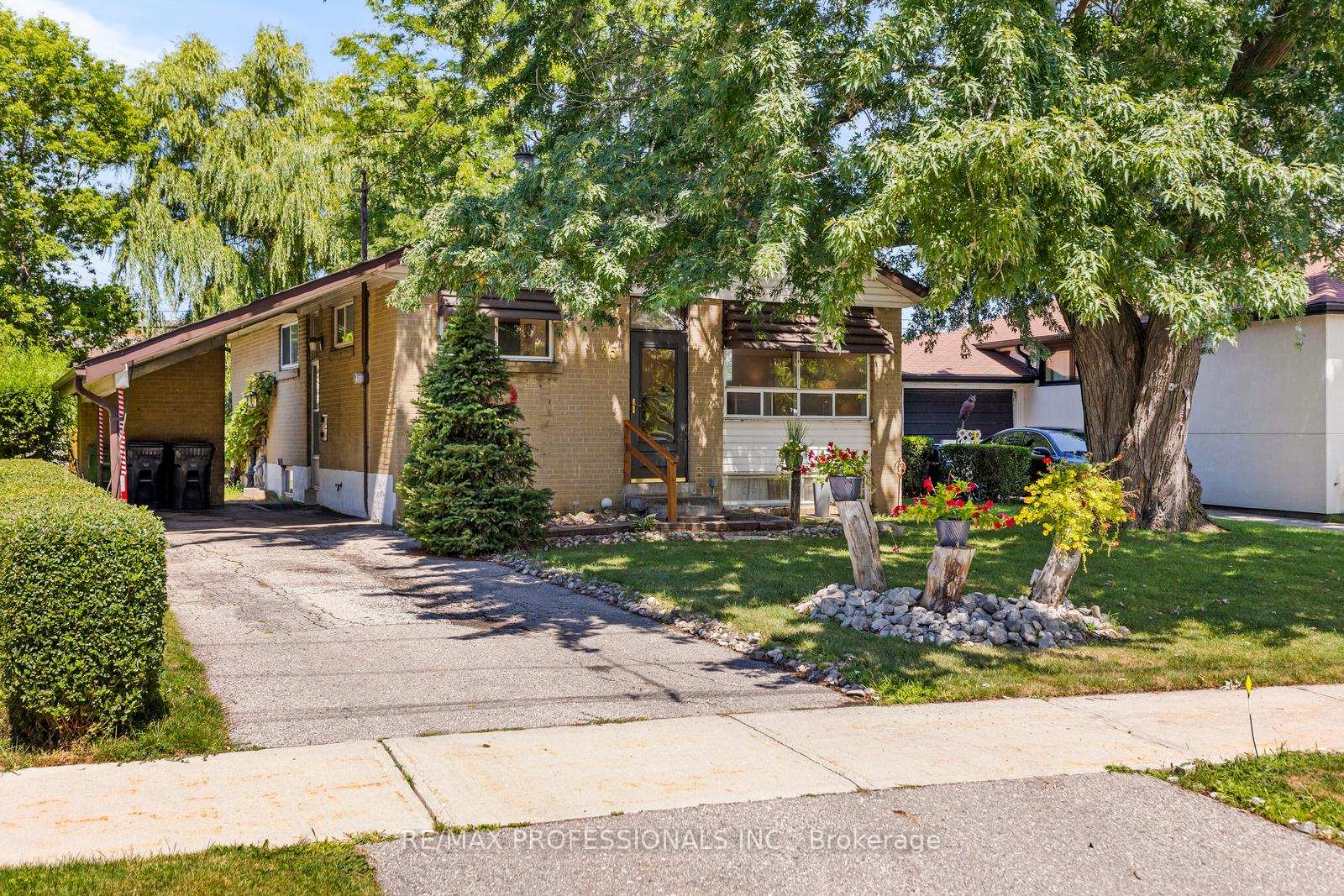 Photo 1 of 25 Hardwick Court, Etobicoke, Eringate-Centennial-West Deane — HOMEH