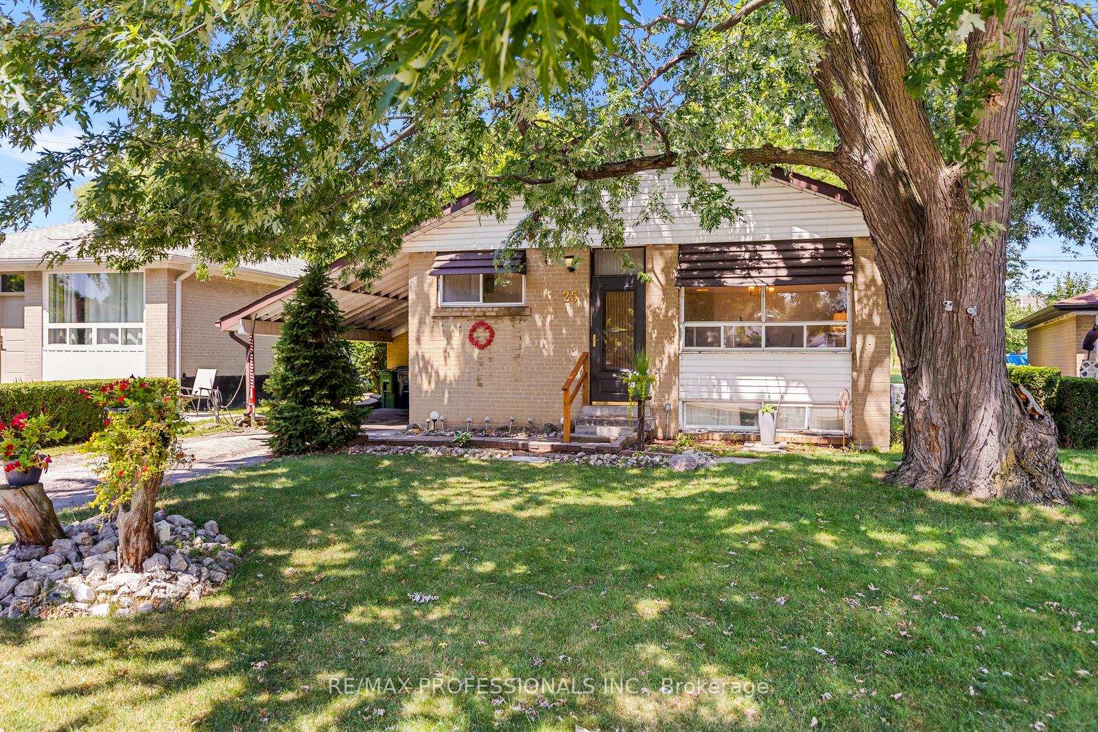 Photo 2 of 25 Hardwick Court, Etobicoke, Eringate-Centennial-West Deane — HOMEH