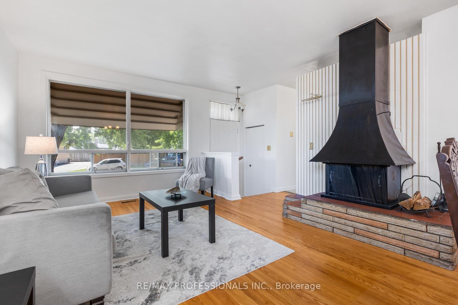 Photo 3 of 25 Hardwick Court, Etobicoke, Eringate-Centennial-West Deane — HOMEH