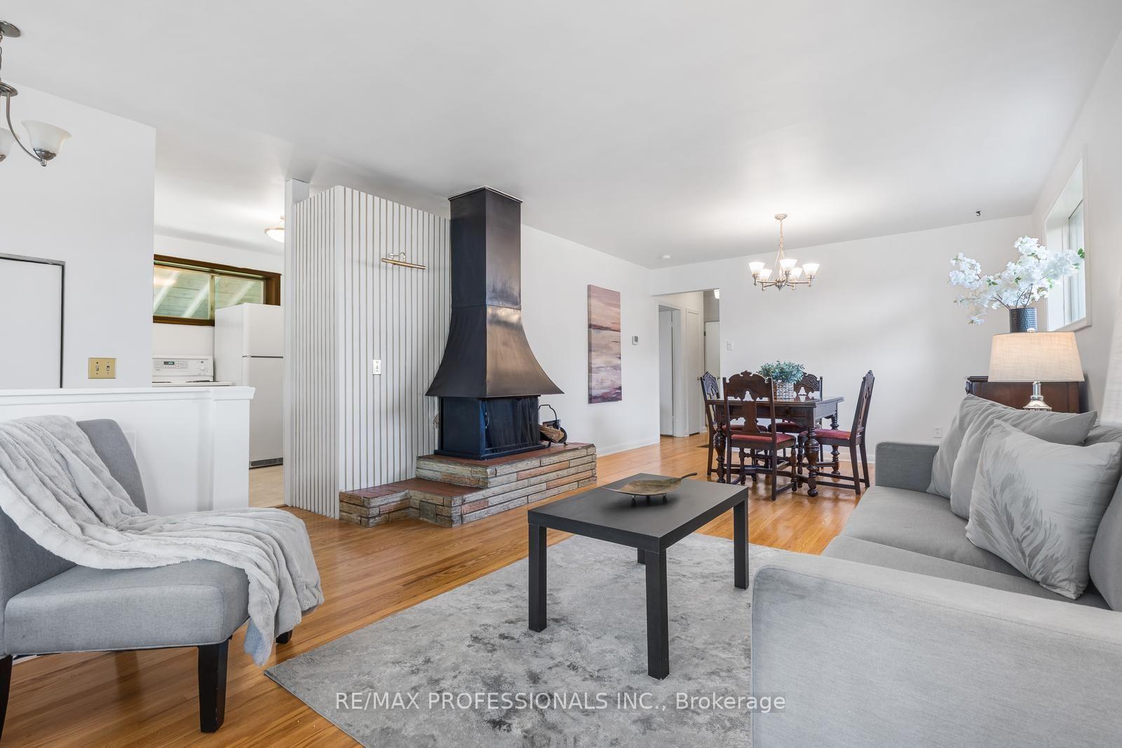 Photo 5 of 25 Hardwick Court, Etobicoke, Eringate-Centennial-West Deane — HOMEH