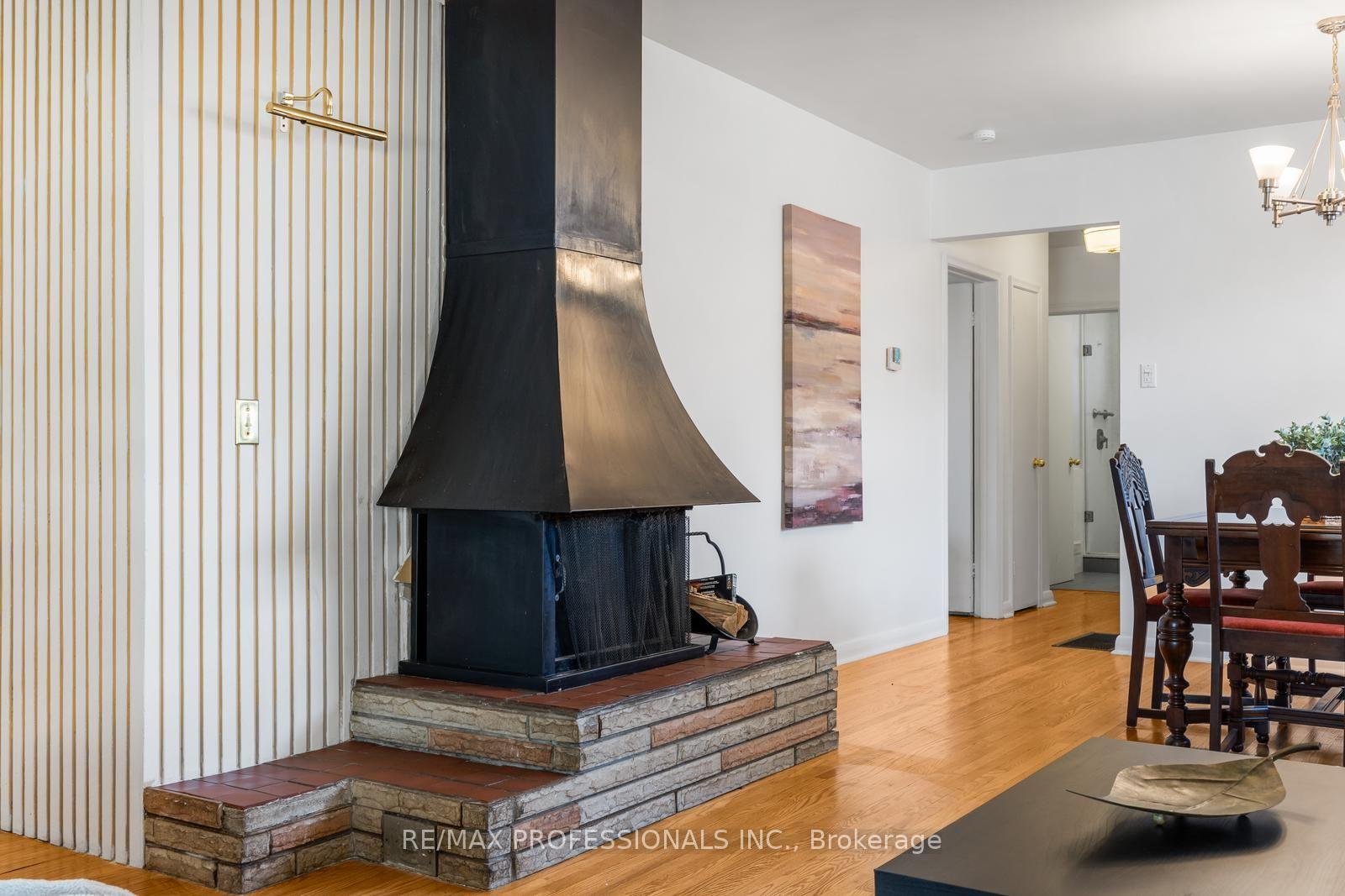 Photo 6 of 25 Hardwick Court, Etobicoke, Eringate-Centennial-West Deane — HOMEH