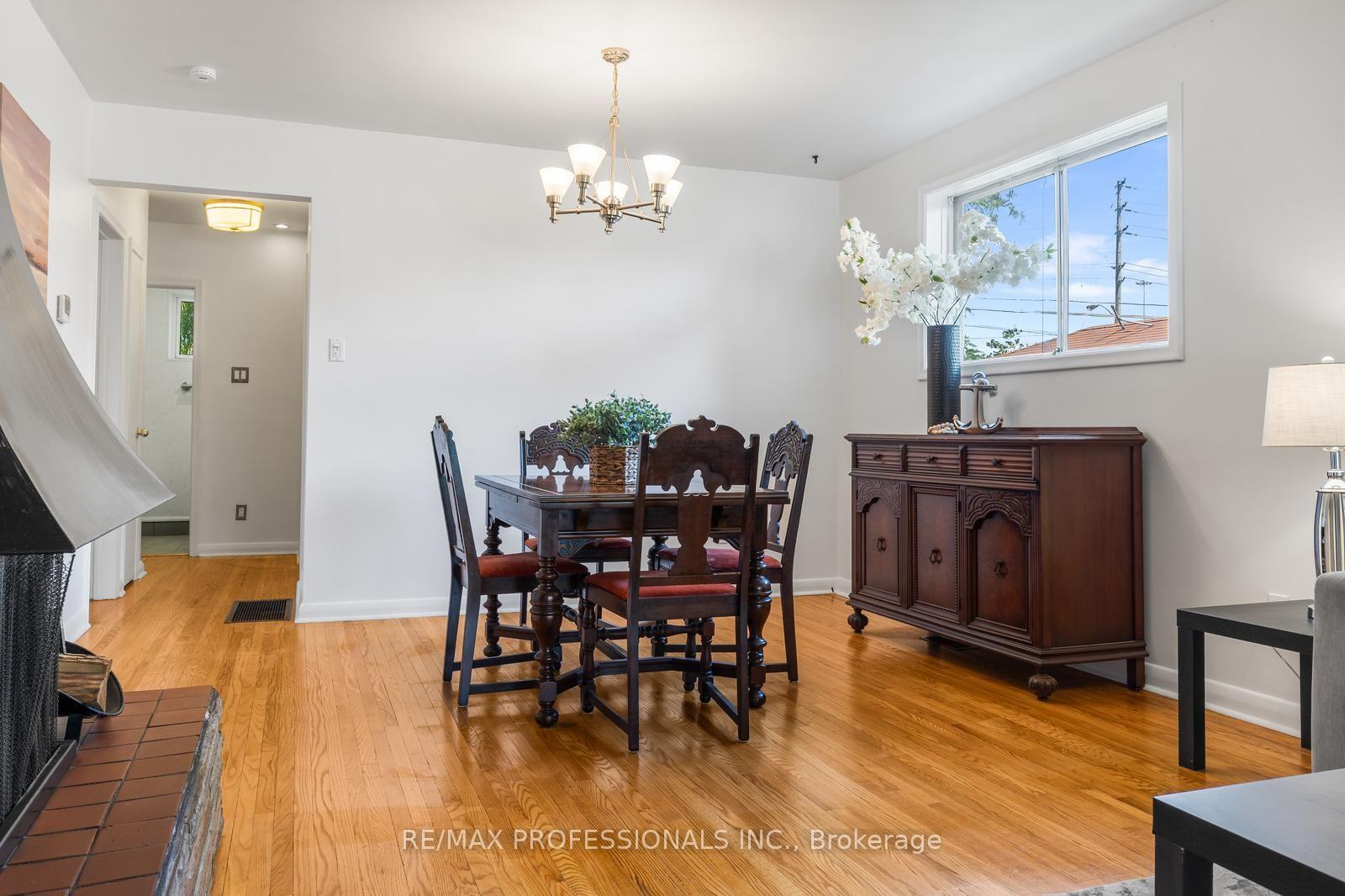 Photo 9 of 25 Hardwick Court, Etobicoke, Eringate-Centennial-West Deane — HOMEH