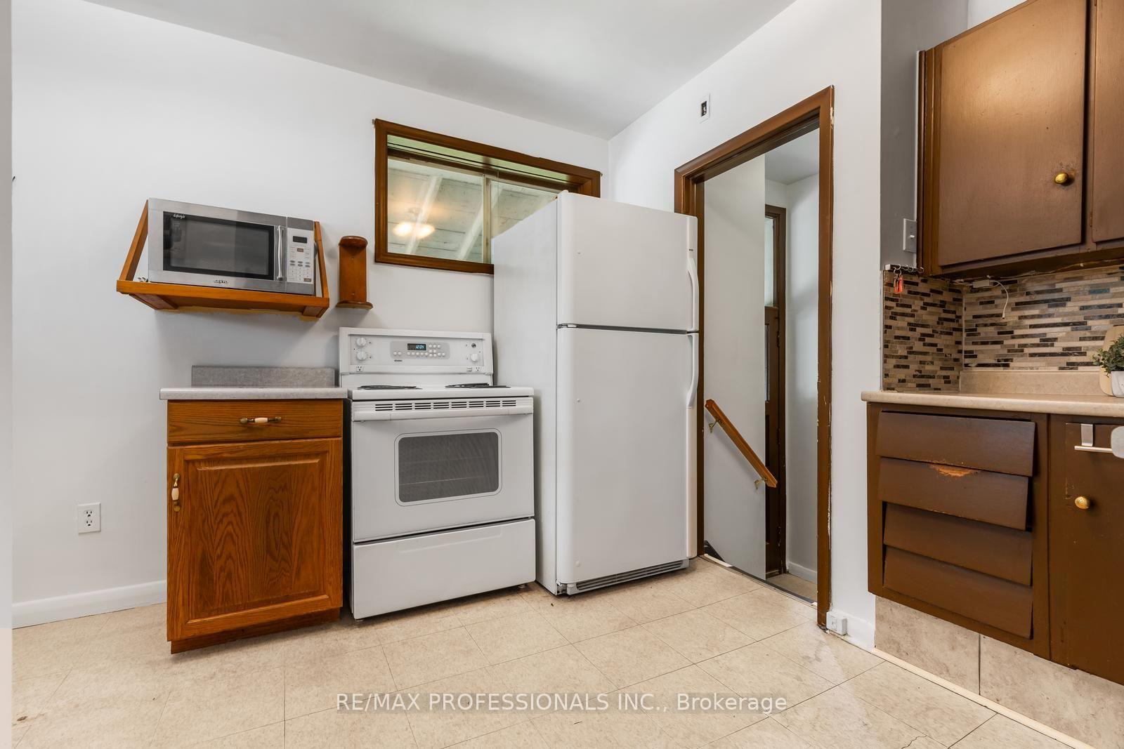 Photo 10 of 25 Hardwick Court, Etobicoke, Eringate-Centennial-West Deane — HOMEH