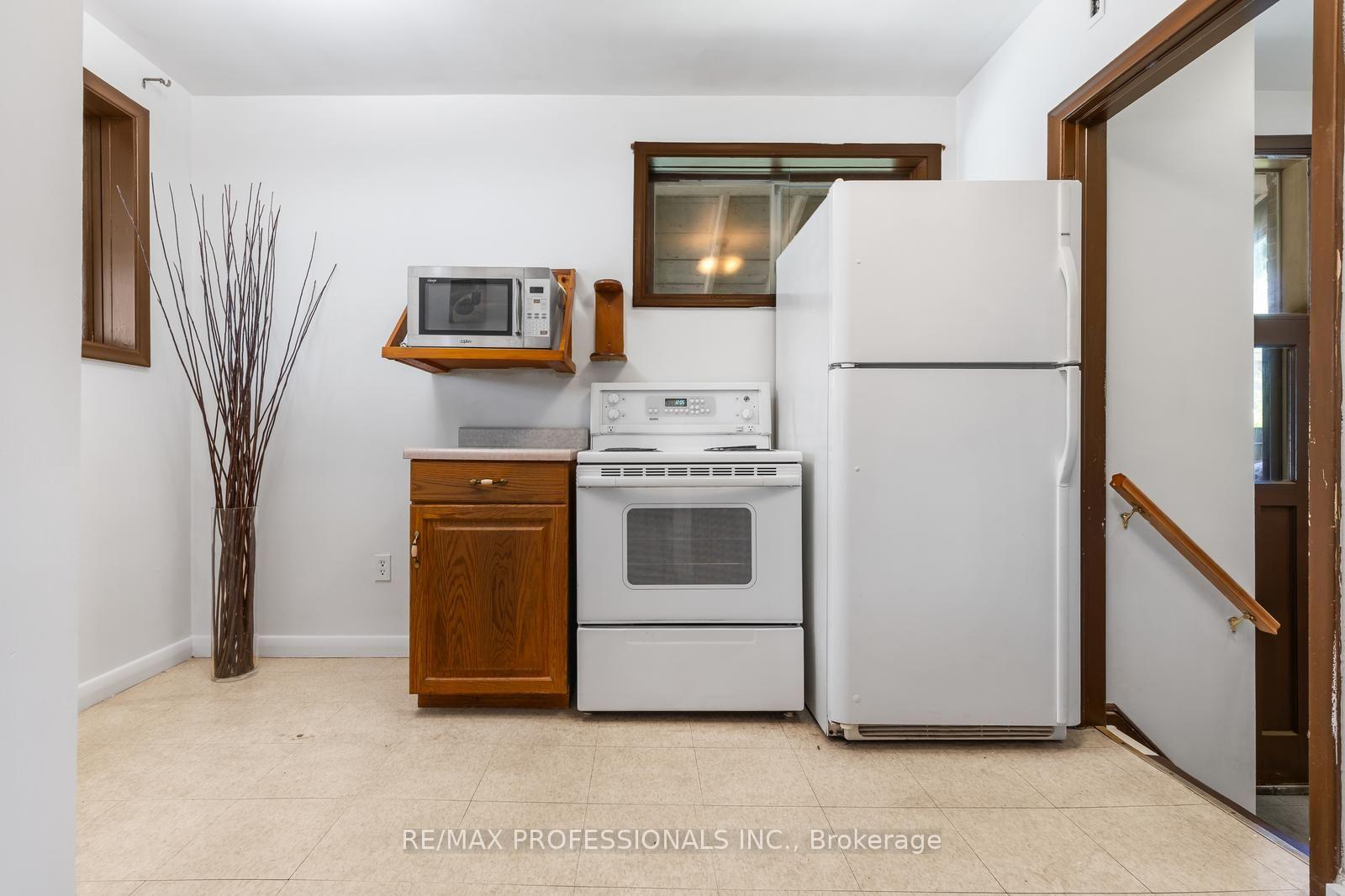 Photo 11 of 25 Hardwick Court, Etobicoke, Eringate-Centennial-West Deane — HOMEH