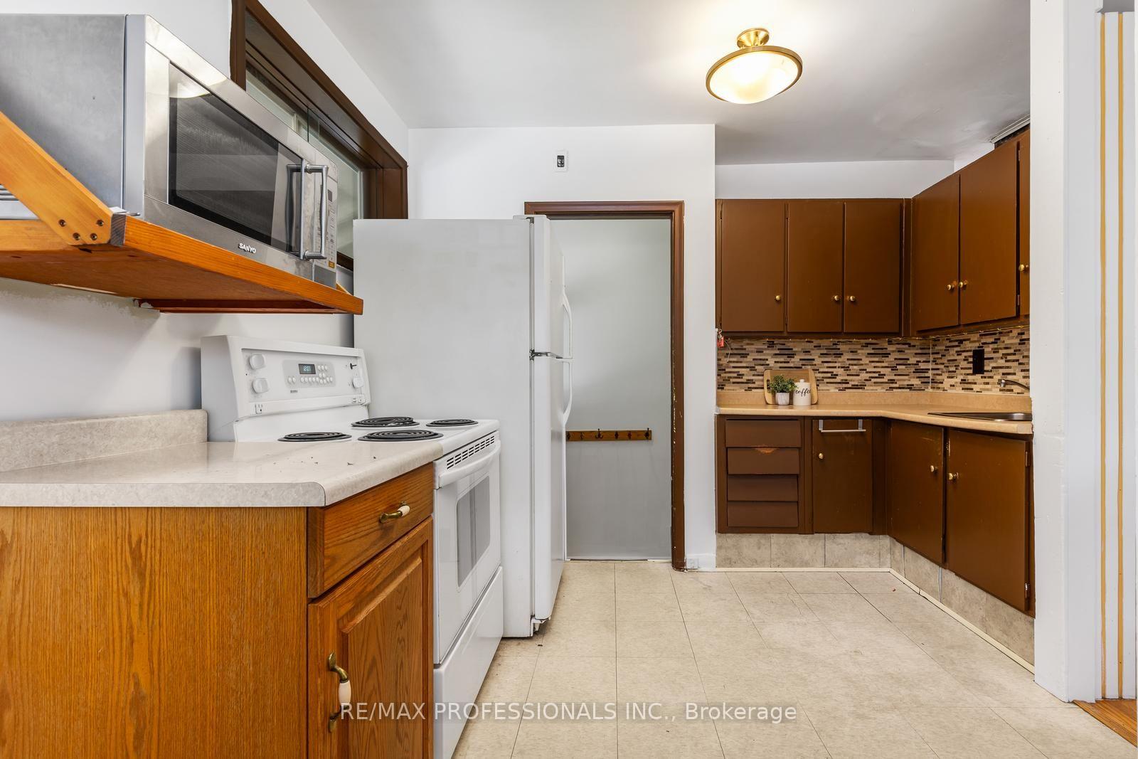 Photo 12 of 25 Hardwick Court, Etobicoke, Eringate-Centennial-West Deane — HOMEH
